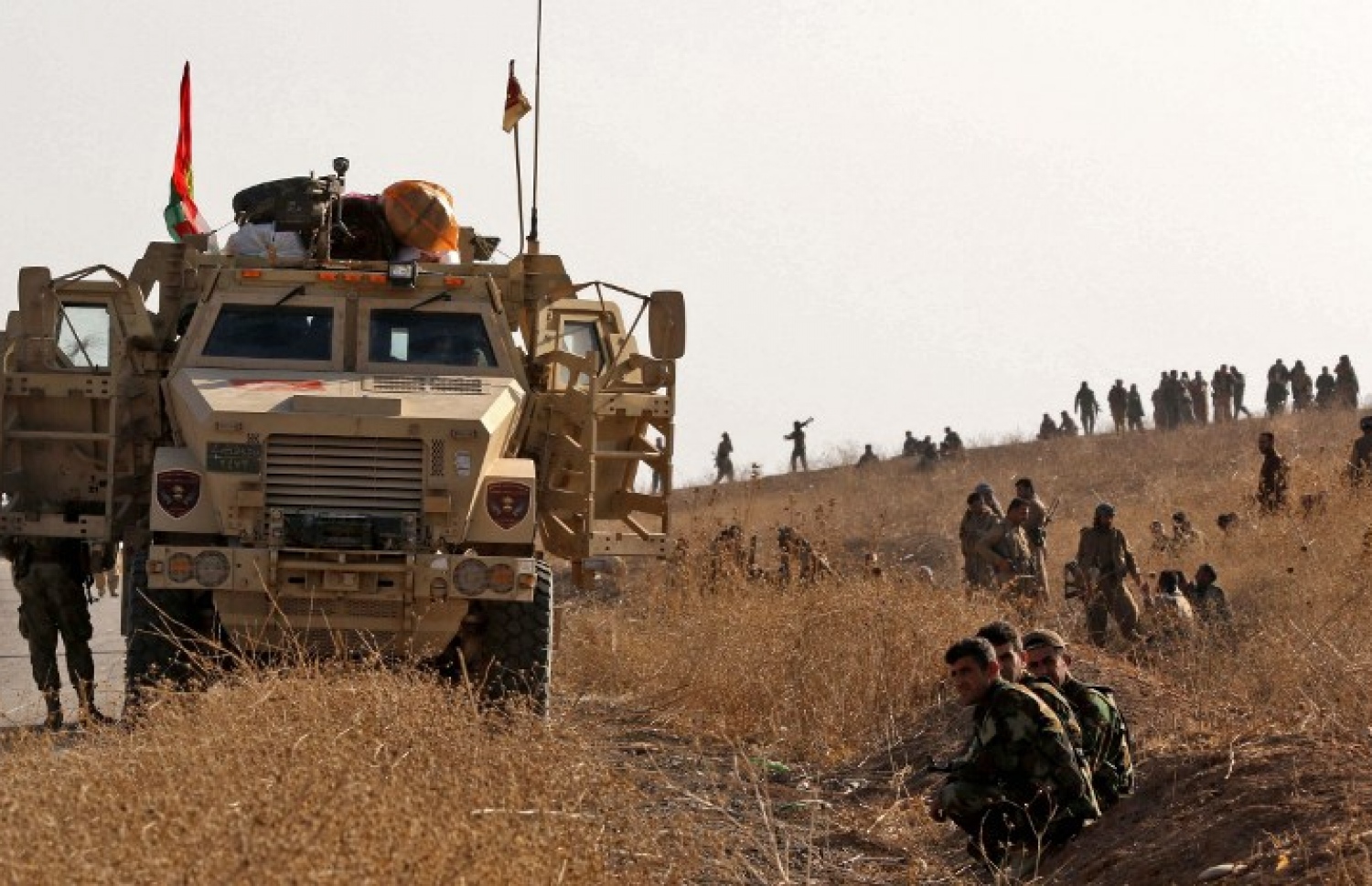 އިރާގުގެ މޫސަލްއާ ކައިރީގައި އޮންނަ ބާޝިގާ ޓައުނުގެ ޝެއިޚް އަލީ ވިލެޖަށް އިރާގުގެ ކުރުދީ ހަނގުރާމަވެރިން އިއްޔެ ހަމަލާ ދެނީ. --ފޮޓޯ:އޭއެފްޕީ