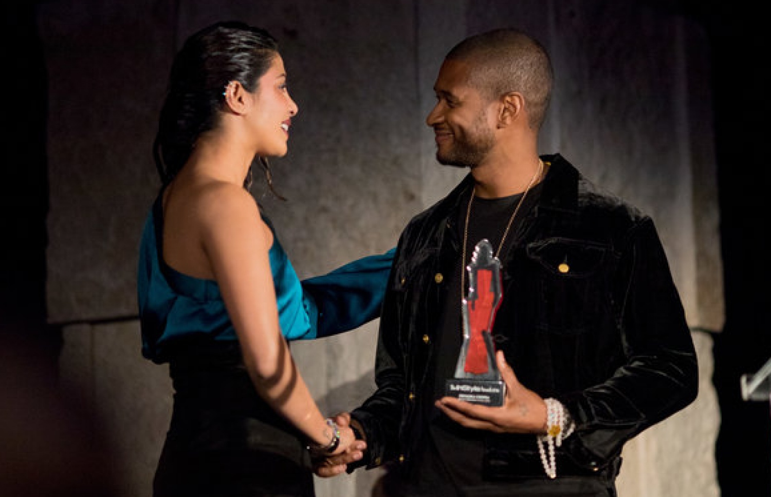 އަޝާ ޕްރިޔަންކާ ސްޓައިލް އެވޯޑް ހަވާލުކޮށް ދެނީ.