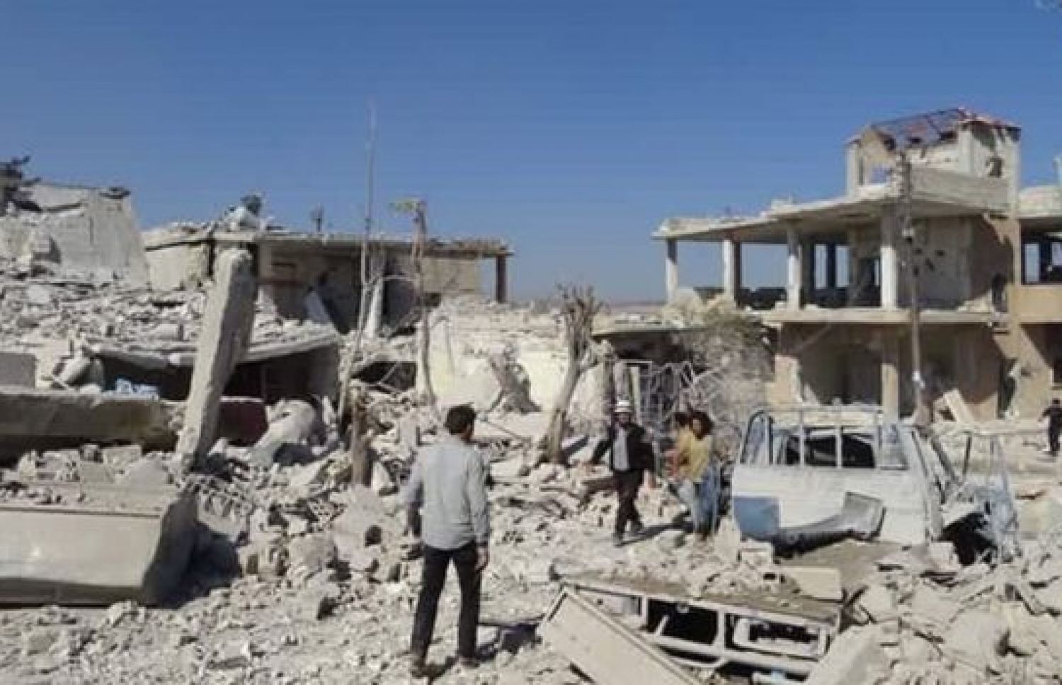 ސީރިއާގެ އިދްލީބަށް ދޭ ހަމަލާތަކުގައި އެ ޕްރޮވިންސަށް ވަނީ ބޮޑެތި ގެއްލުންތައް ލިބިފައި. --ފޮޓޯ:ސީރިއަން ސިވިލް ޑިފެންސް