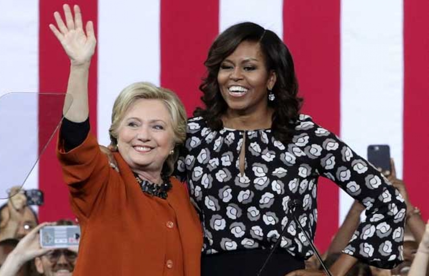 ހިލަރީ އާއި މިޝޭލް ކެމްޕޭން އިވެންޓެއްގައި. --ފޮޓޯ:އޭއެފްޕީ