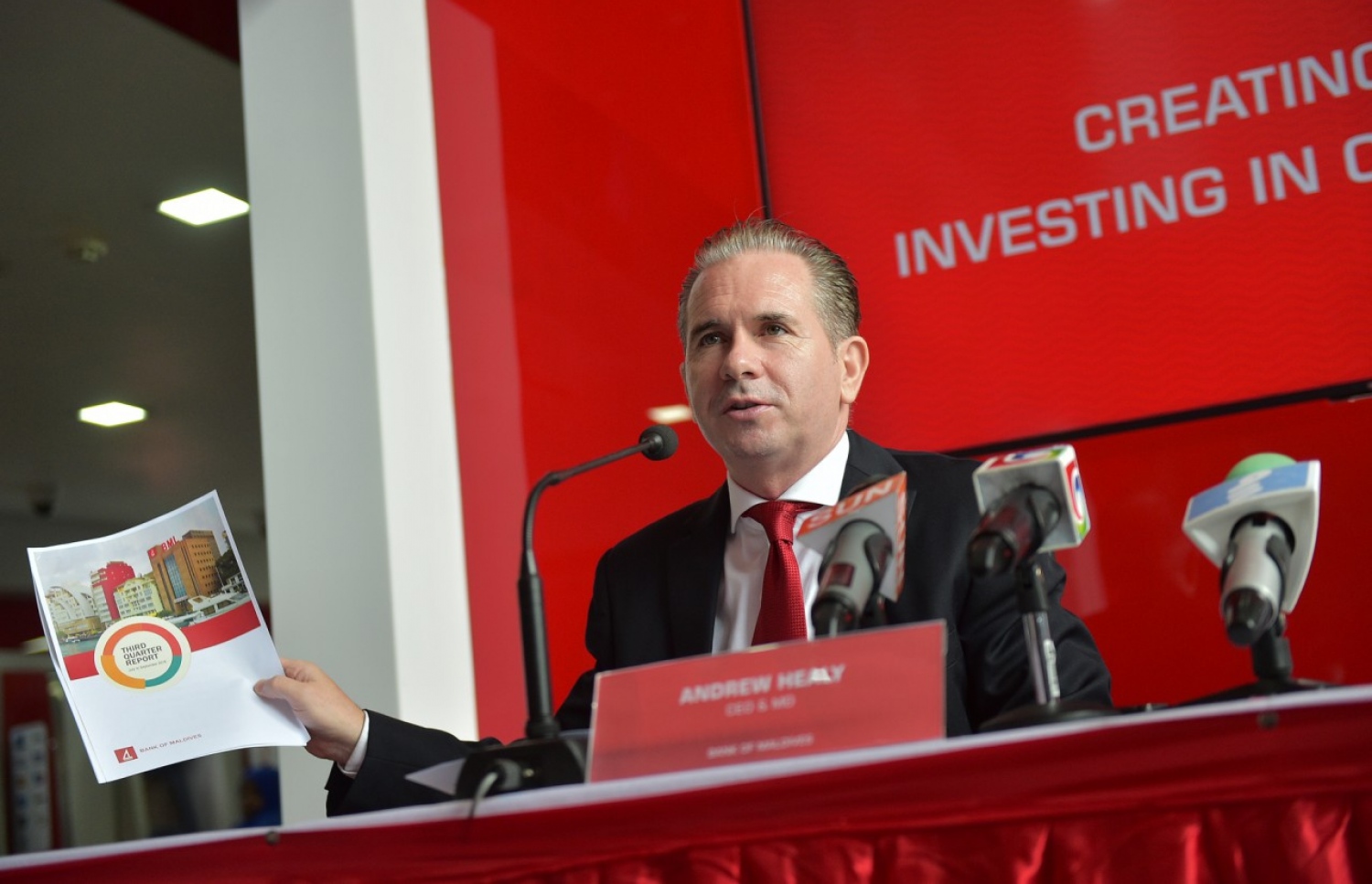 ބީއެމްއެލްގެ ސީއީއޯ އެންޑްރޫ: ބީއެމްއެލް އިން މުޖުތަމައު އަށް ކުރާ އިންވެސްޓްމަންޓް އިތުރުކުރަން ނިންމާފައިވާ ކަމަށް އޭނާ މިއަދު ވިދާޅުވި.-- ފައިލް ފޮޓޯ: މިހާރު