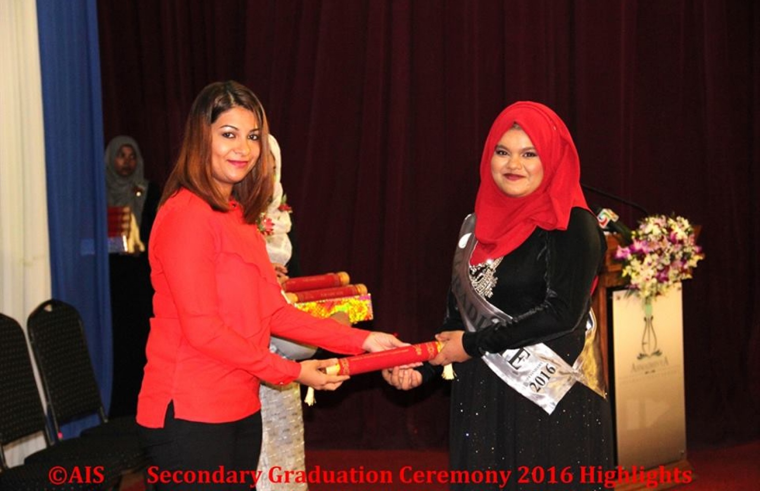 އަހުމަދިއްޔާ އިންޓަނޭޝަނަލް ސްކޫލްގެ ގްރޭޑް 10 ގެ ގްރެޖުއޭޝަން ހަފްލާ