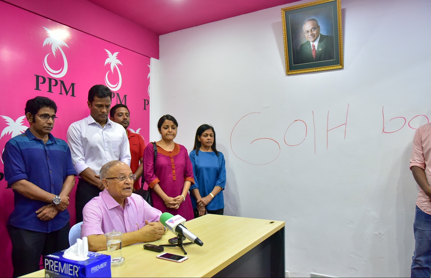 މައުމޫން ނޫސްވެރިންނާ ވާހަކަފުޅު ދައްކަވަނީ. --ނިޝާން އަލީ/ މިހާރު