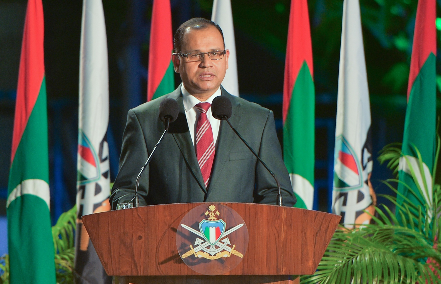 މާލެ، ނޮވެމްބަރު 2، 2016 - ނަސްރުގެ ދުވަހުގެ މުނާސަބަތުގައި ކަޅުތުއްކަލާ ކޮށީގައި ބޭއްވި ޖަލްސާގައި ޑިފެންސް މިނިސްޓަރު އާދަމް ޝަރީފް ވާހަކަ ދައްކަވަނީ. -- ފޮޓޯ: މުހައްމަދު ޝަރުހާން/މިހާރު