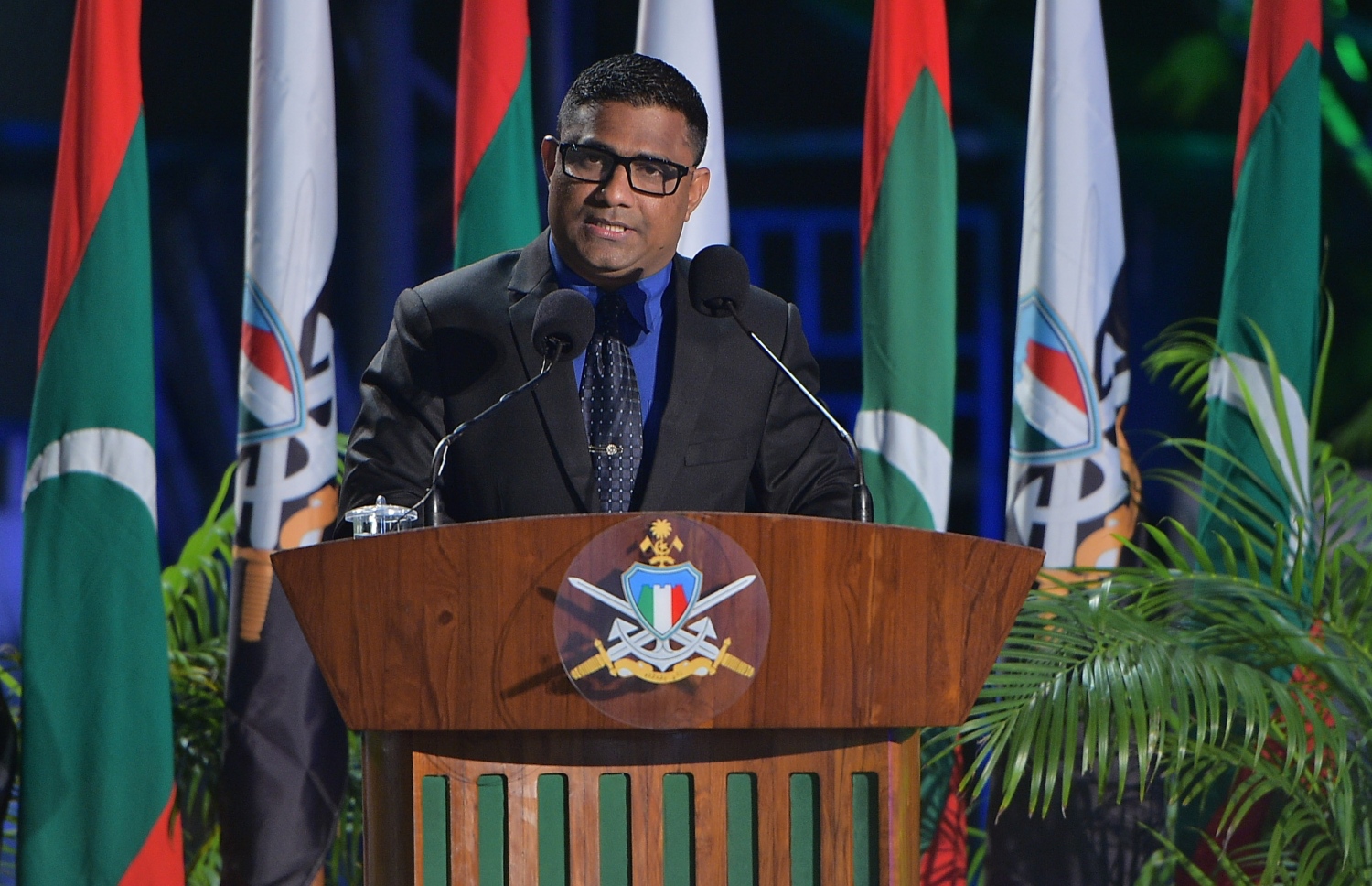 މާލެ: ނޮވެމްބަރު 2، 2016: ނަސްރުގެ ދުވަހުގެ މުނާސަބަތުގައި ބޭއްވި ޖަލްސާގެ ޝަރަފްވެރި މެހެމާން ދިވެހި ބަހުގެ އެކަޑެމީގެ ރައީސް އަޝްރަފް އަލީ ވާހަކަ ދައްކަވަނީ.--- ފޮޓޯ: މުހައްމަދު ޝަރުހާން/މިހާރު