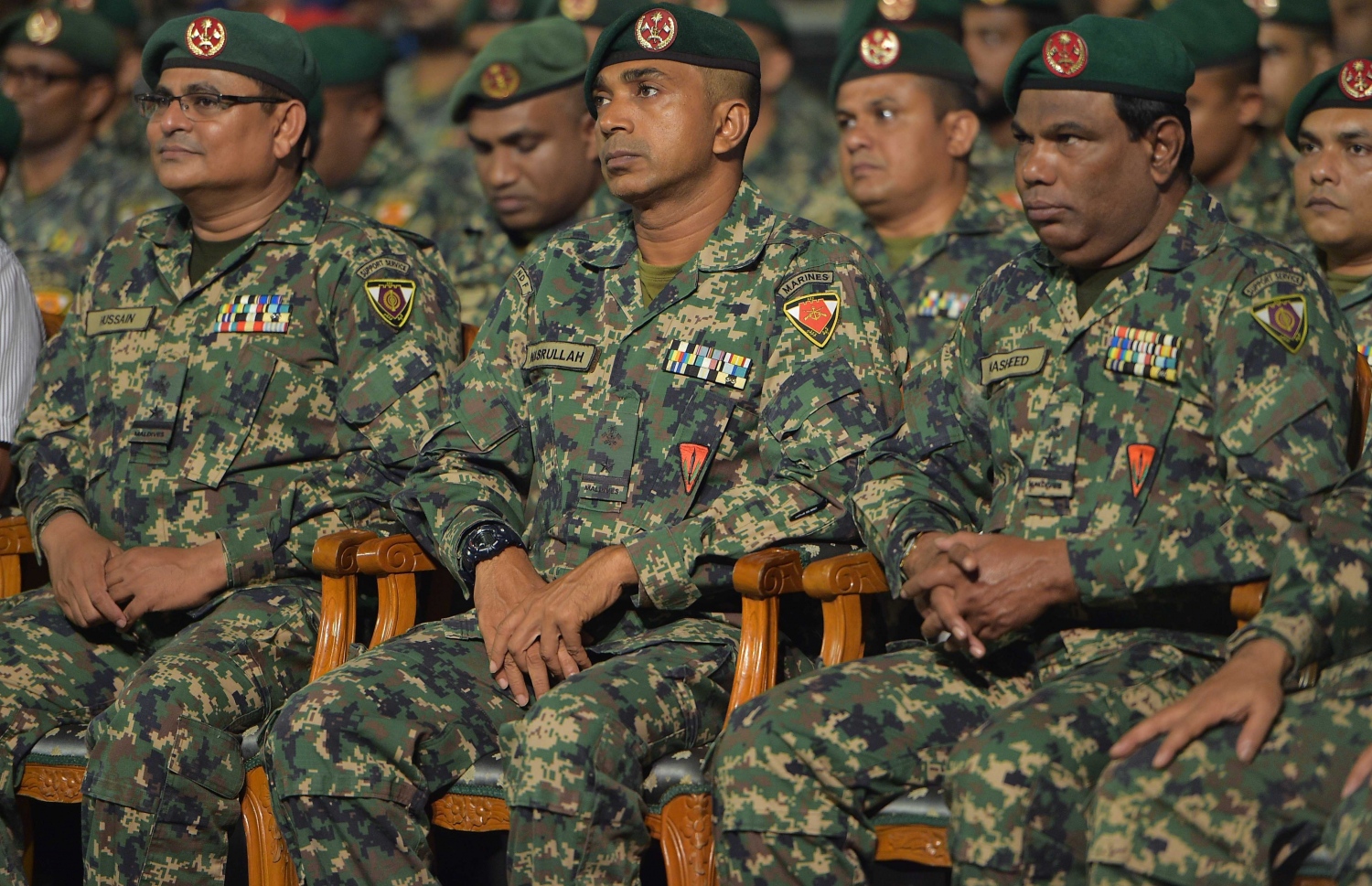 މާލެ، ނޮވެމްބަރު 2، 2016 - ނަސްރުގެ ދުވަހުގެ މުނާސަބަތުގައި ކަޅުތުއްކަލާ ކޮށީގައި ބޭއްވި ޖަލްސާގައި ބައިވެރިވި ބައެއް ސިފައިން. -- ފޮޓޯ: މުހައްމަދު ޝަރުހާން/މިހާރު