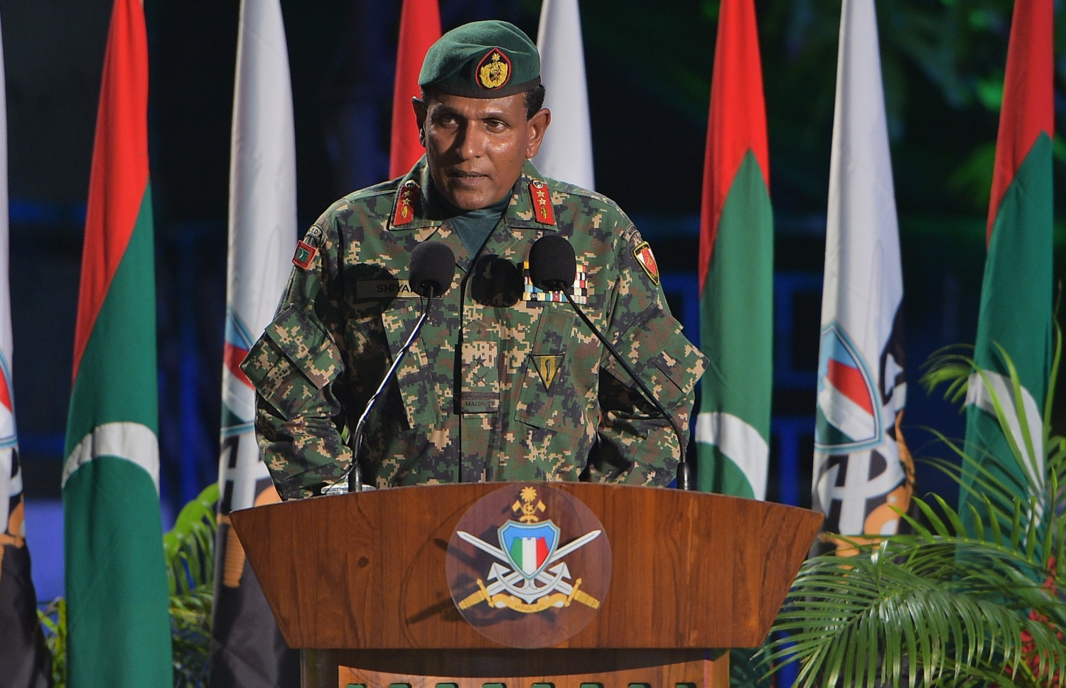 މާލެ، ނޮވެމްބަރު 2، 2016 - ނަސްރުގެ ދުވަހުގެ މުނާސަބަތުގައި ކަޅުތުއްކަލާ ކޮށީގައި ބޭއްވި އެމްއެންޑީއެފުން ބޭއްވި ޖަލްސާގައި ޗީފް އޮފް ޑިފެންސް ފޯސް މޭޖާ ޖެނަރަލް އަހްމަދު ޝިޔާމް ވާހަކަ ދައްކަވަނީ. -- ފޮޓޯ: މުހައްމަދު ޝަރުހާން/މިހާރު