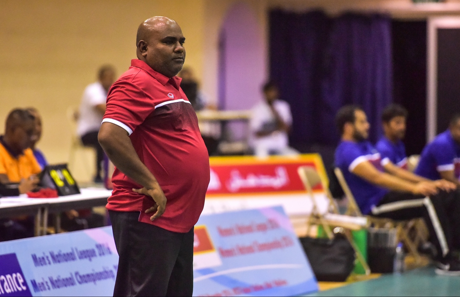 ވޮލީ މެޗެއްގެ ތެރެއިން ސަތޯ.: އޭނާ ވަނީ ކުރީގެ ކޯޗުންނަށް ވަރަށް ބޮޑަށް ފާޑުކިޔާފައި. -- ފޮޓޯ: ނިޝާން އަލީ/ މިހާރު