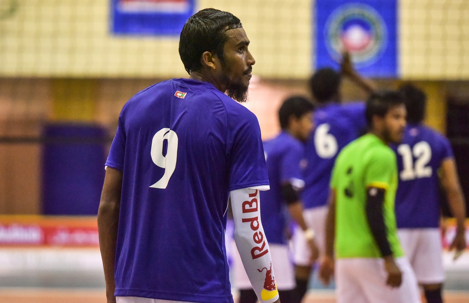 މާލެ: ނޮވެމްބަރު 2، 2016: ގައުމީ ވޮލީބޯޅަ ލީގު ހުޅުވުމުގެ ގޮތުން ކުޅުނު ހާއްސަ މެޗުން ރާއްޖޭން ހޮވާލެވުނު ކުޅުންތެރިންގެ ޓީމަކާއި ބިދޭސީންގެ ޓީމެއް ކުޅެނީ: 3-1 ސެޓުން ރާއްޖޭގައި ކުޅޭ ބިދޭސީ ކުޅުންތެރިންގެ ޓީމު ވަނީ ކުރި ހޯދައިފައި.--ފޮޓޯ: ނިޝާން އަލީ/ މިހާރު