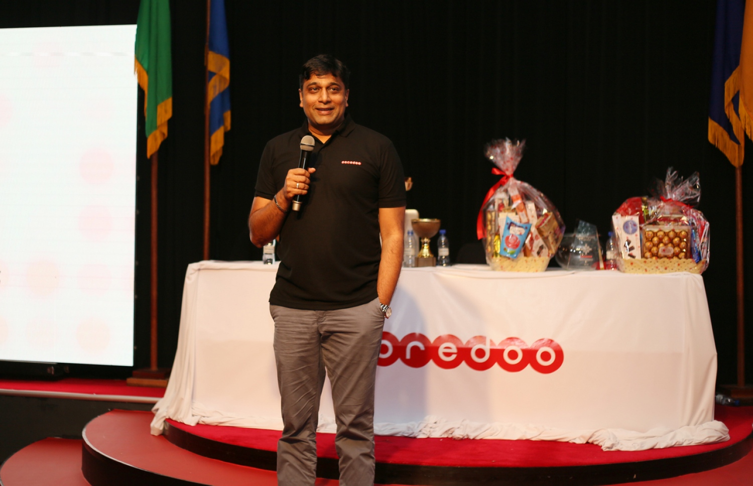 އުރީދޫ ބްރިގޭޑްގެ ހަރަކާތެއްގައި އެ ކުންފުނީގެ ސީއީއޯ ވިކްރަމަ ސިންހަ ވާހަކަދައްކަވަނީ.-- ފޮޓޯ: އުރީދޫ