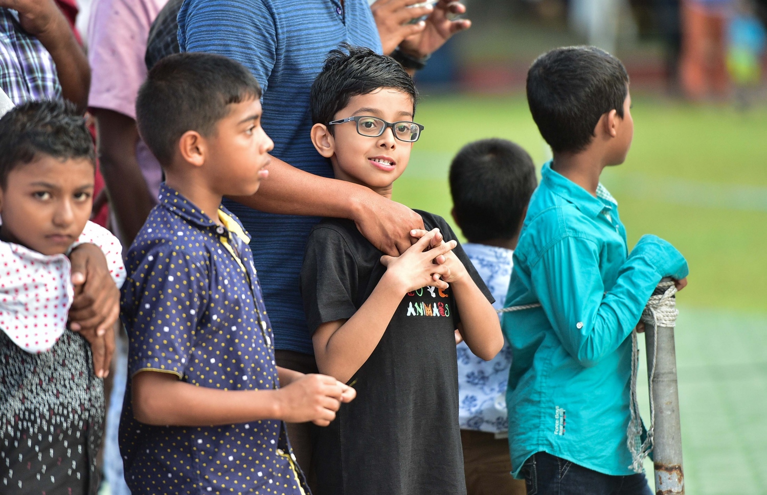 މާލެ: ނޮވެމްބަރު 3، 2016: ނަސްރުގެ ދުވަހުގެ މުނާސަބަތުގައި ނޮވެމްބަރު 3 2016 ވަނަ ދުވަހުގެ ހަވީރު އެމްއެންޑީއެފް އިން ޖުމްހޫރީ މައިދާނުގައި ބޭއްވި ސައިލެންޓް ޑްރިލް، އާއްމުންގެ ބަޔަކު ބަލަނީ.-- ފޮޓޯ: މުހައްމަދު ޝަރުހާން/ މިހާރު