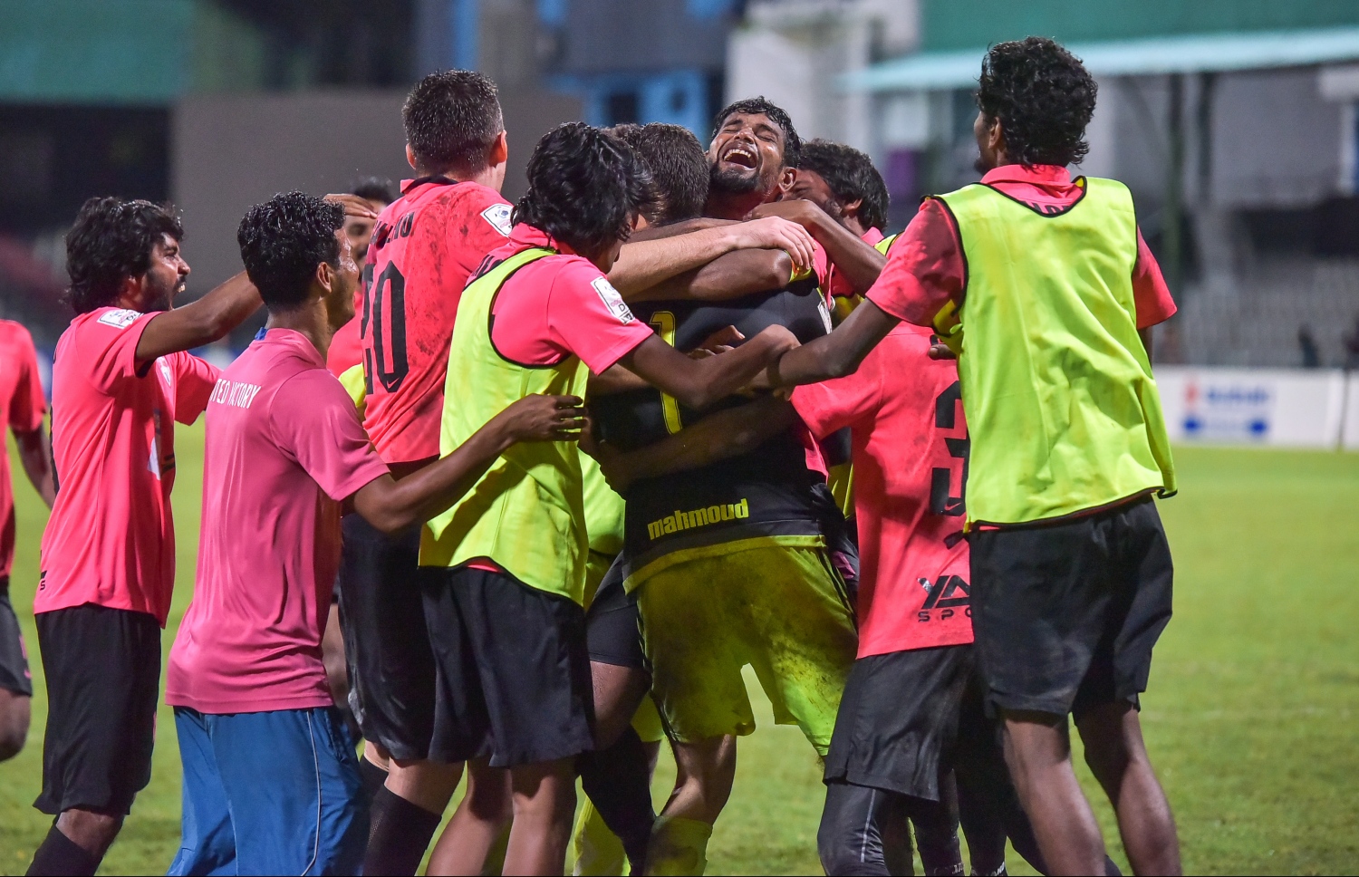 ޔުނައިޓެޑް ވިކްޓަރީ ކުޅުންތެރިން އުފާފާޅުކުރަނީ. --ފޮޓޯ: ނިޝާން އަލީ/ މިހާރު