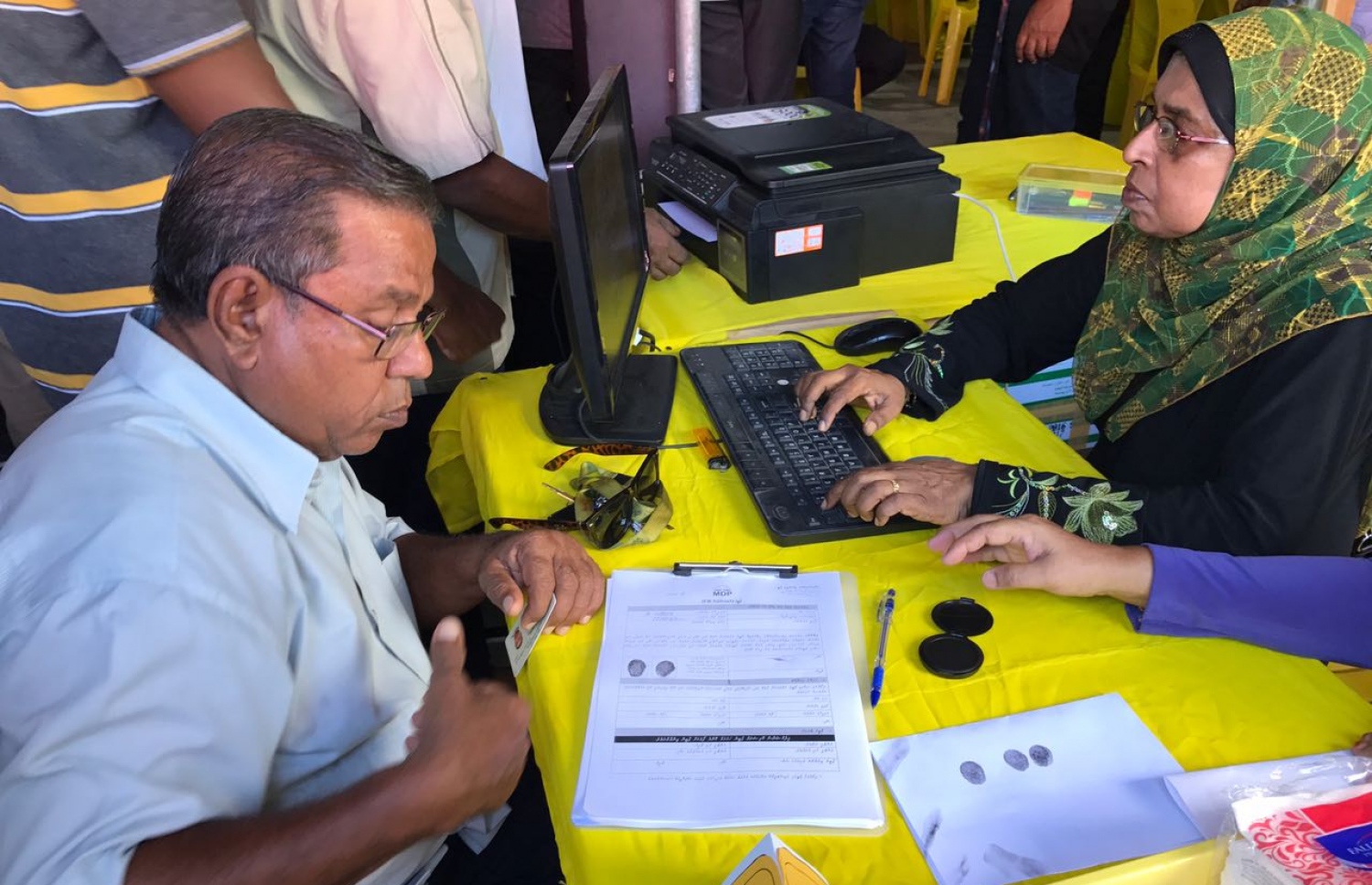 ލޯކަލް ކައުންސިލް އިންތިހާބުގައި އެމްޑީޕީގެ ފަރާތުން ވާދަކުރާނެ ކެންޑިޑޭޓުން ހޮވުމަށް އެ ޕާޓީގެ ހަރުގޭގައި މިއަދު ވޯޓުލުން ކުރިޔަށް ދަނީ. ފޮޓޯ: މުހައްމަދު ޝަރުހާން