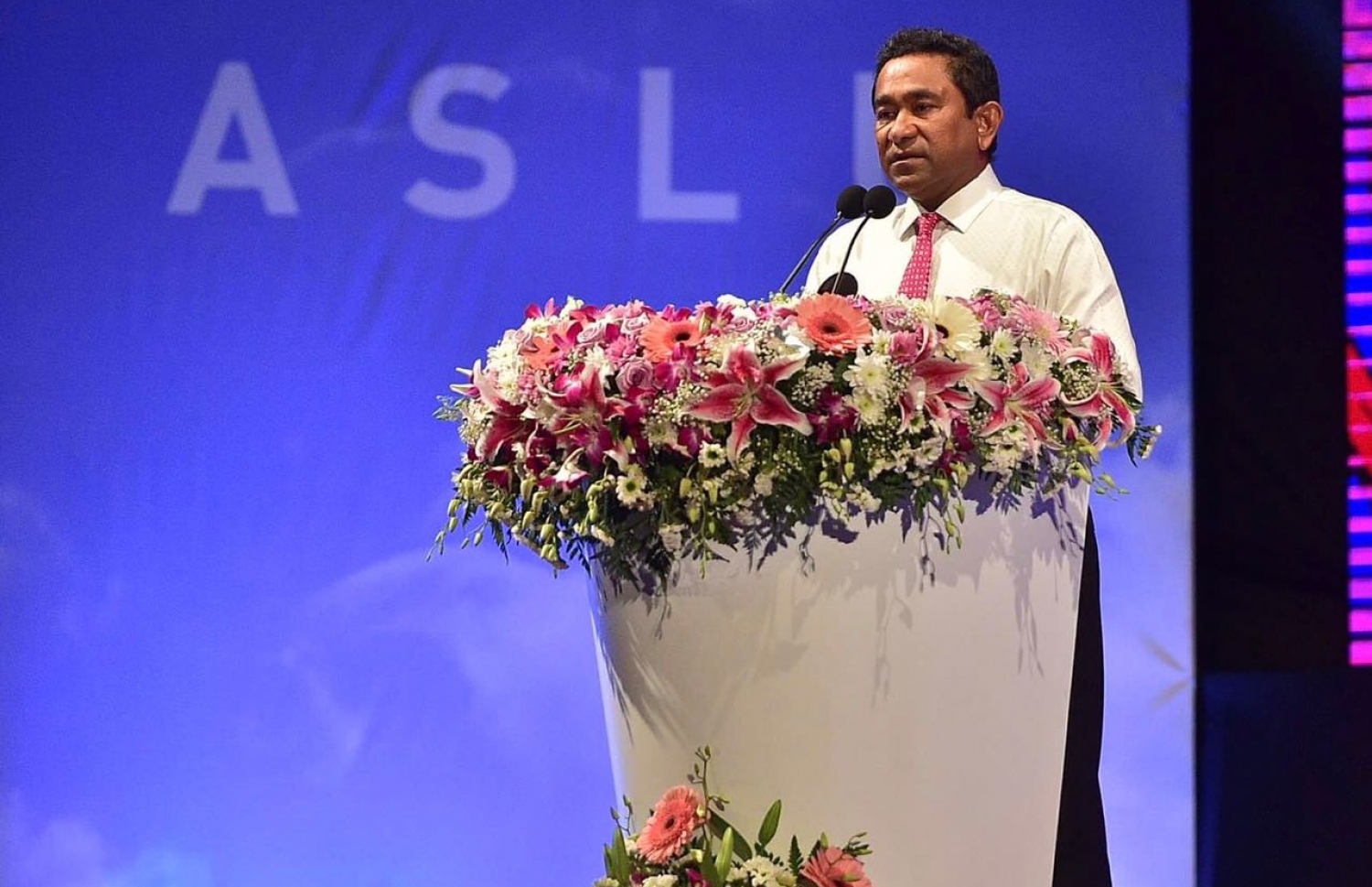 "އަސްލު" ނަމުގައި ޕީޕީއެމްގެ މުސްތަޝާރު ރައީސް އަބްދުﷲ ޔާމީންގެ ފެކްޝަނުން ބޭއްވި ޖަލްސާގައި ރައީސް ވާހަކަފުޅު ދައްކަވަނީ -- ފޮޓޯ: މުހަންމަދު ޝަރުހާން