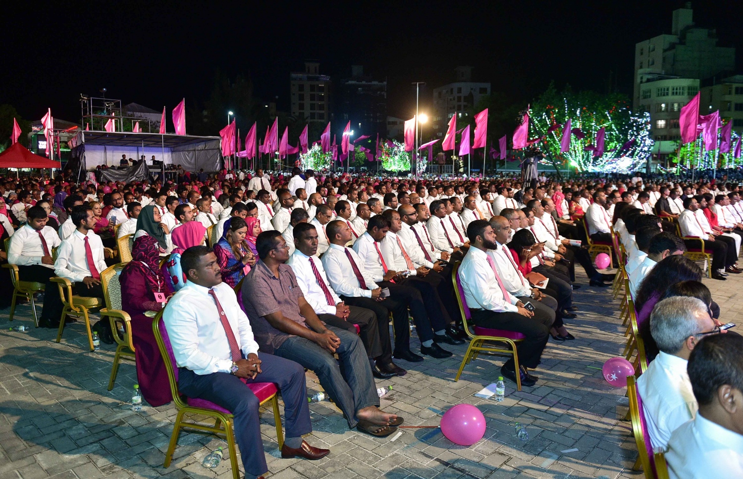 "އަސްލު" ނަމުގައި ޕީޕީއެމްގެ މުސްތަޝާރު ރައީސް އަބްދުﷲ ޔާމީންގެ ފެކްޝަނުން ބޭއްވި ޖަލްސާ.--- ފޮޓޯ: މުހަންމަދު ޝަރުހާން/މިހާރު