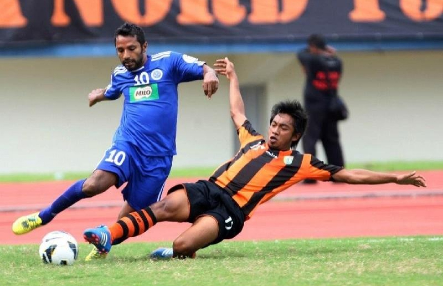 އަލީ އުމަރު ނިއުގެ ޖާޒީގައީ: އޭނާ އަކީ ހީނާގެ އުފެއްދުމެއް.