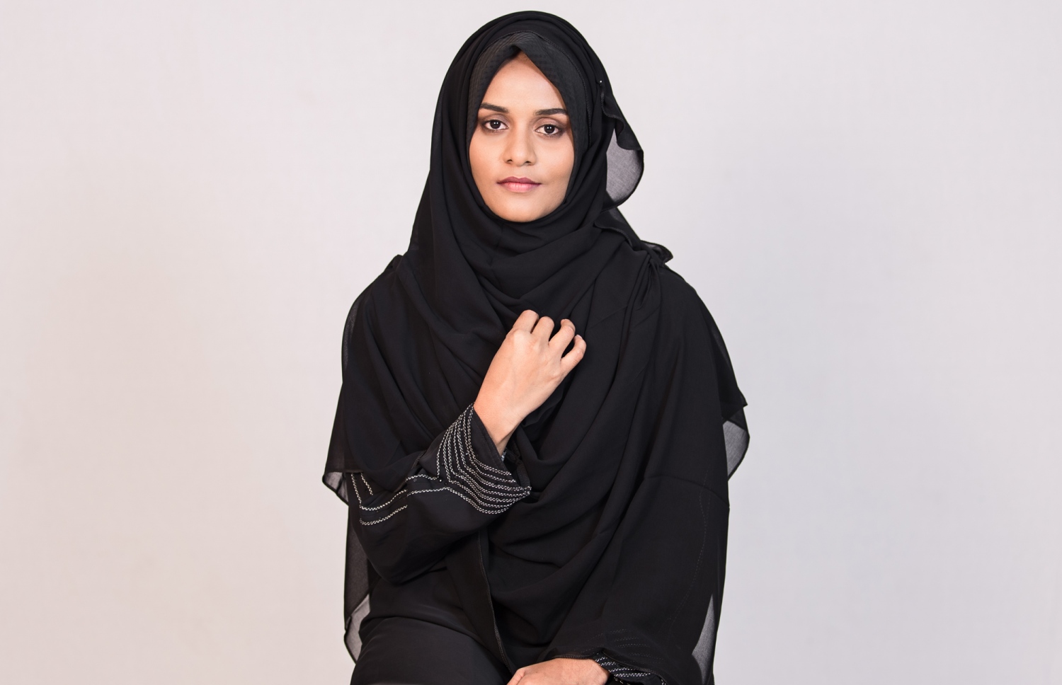 މިހާރު އަޅާ "5 މުށް ބުރުގާ" : މިއީ ކަޅު ކުލައިގެ މަޑު ޝިފޯން ފޮތިން ދޫ ސްޓައިލަކަށް ބޮޑުކޮށް އަޅާ ވައްތަރެއް. މިއީ އާއްމުކޮށް ކަޅު އަބާޔާއާ އެކު އަޅާ ބުރުގާއެއް.