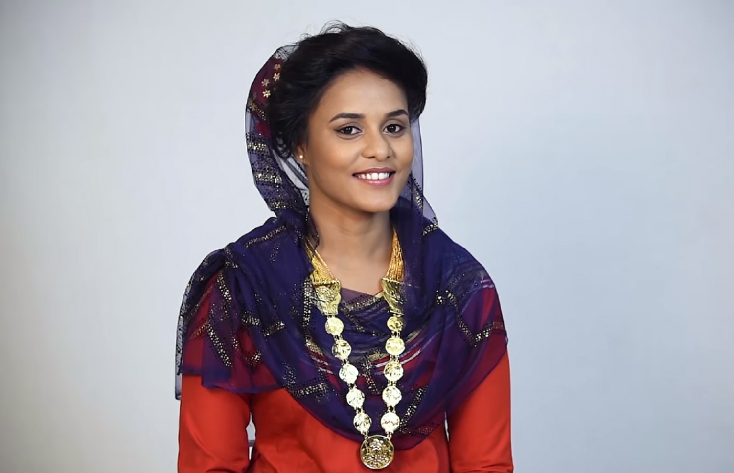 އެއްލި ބުރުގާ: މިއީ 1960 ގެ އަހަރުތަކުގައި އެޅި ބުރުގާއެއް. މިއީ ތުނި ދޮޕައްޓާ ސްޓައިލެއްގެ ފޮއްޗަކުން ދޫކޮށް އޮޅާލާފައި އޮންނަ ބުރުގާއެއް. މި ބުރުގާއާ އެކު އިސްތަށިގަނޑު ސްޓައިލްކޮށްފައި ހުންނަނީ ހުޅި އަކަށް. އަދި އާއްމުކޮށް ލައި އުޅުނީ ލިބާހާއި ފޭއްޔާ އެކު.