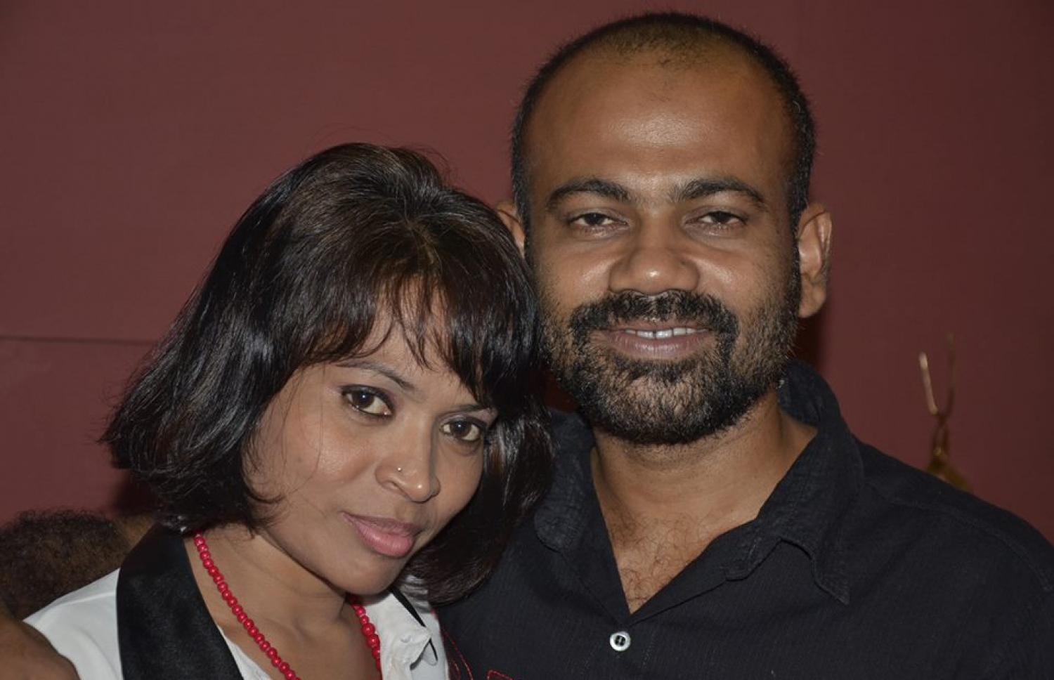 މޫމިން ބަތަލާ ނިއުމާ އާ އެކު: އޭނާގެ "ބައިވެރިޔާ" ސެގްމަންޓްގެ ބަތަލާއަަކީ ނިއުމާ.