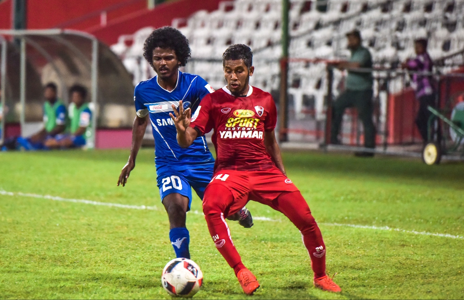 ޓީސީގެ ރިލްވާން (ކ) އަތުން ބޯޅަ ހޯދުމަށް ނިއުގެ މާޒިން މަސައްކަތްކުރަނީ. --ފޮޓޯ: ނިޝާން އަލީ/ މިހާރު