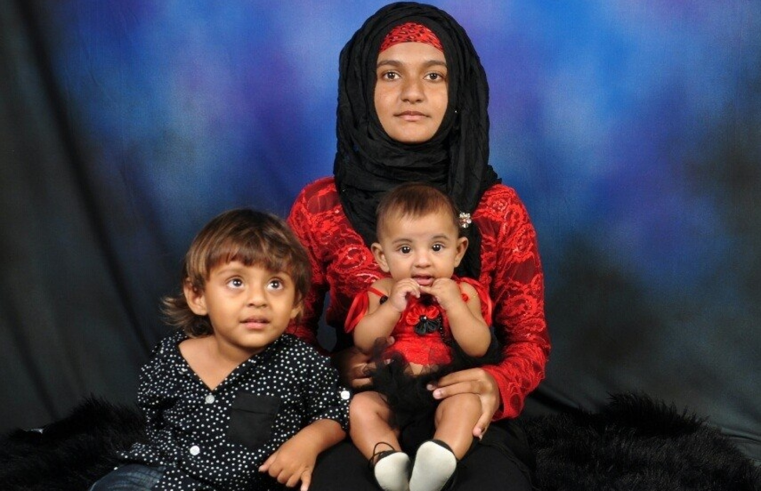 ޖޯހިމަށް ކާފަ ކިޔާ ތިން ކުދިން: އޭނާގެ ކާފަ 11 ދަރިން މިހާރު އެބަ ތިބި