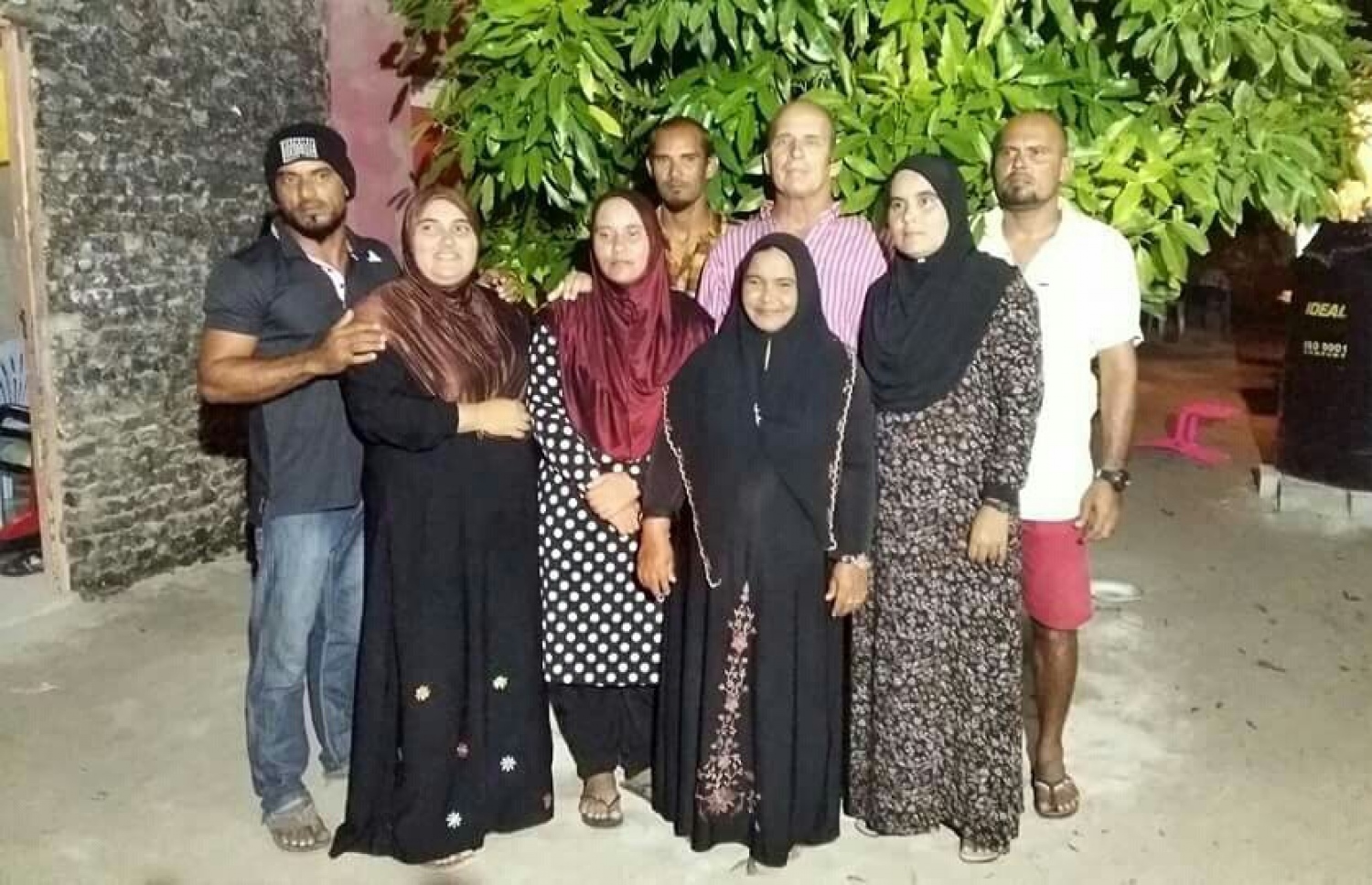 ޖޯހިމް އޭނާގެ އަމިއްލަ ދަރިންނާއެކު ވަރަށް ފަހުން ނަގާފައިވާ ފޮޓޯއެއް