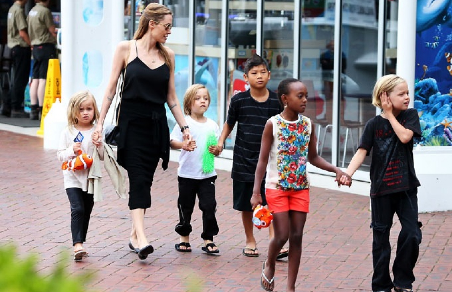 އެންޖެލީނާ ދަރިންނާ އެކު: އޭނާއަކީ ދެވަނަ އަށް އެންމެ ބޮޑު އާމްދަނީއެއް ލިބޭ ބަތަލާ.