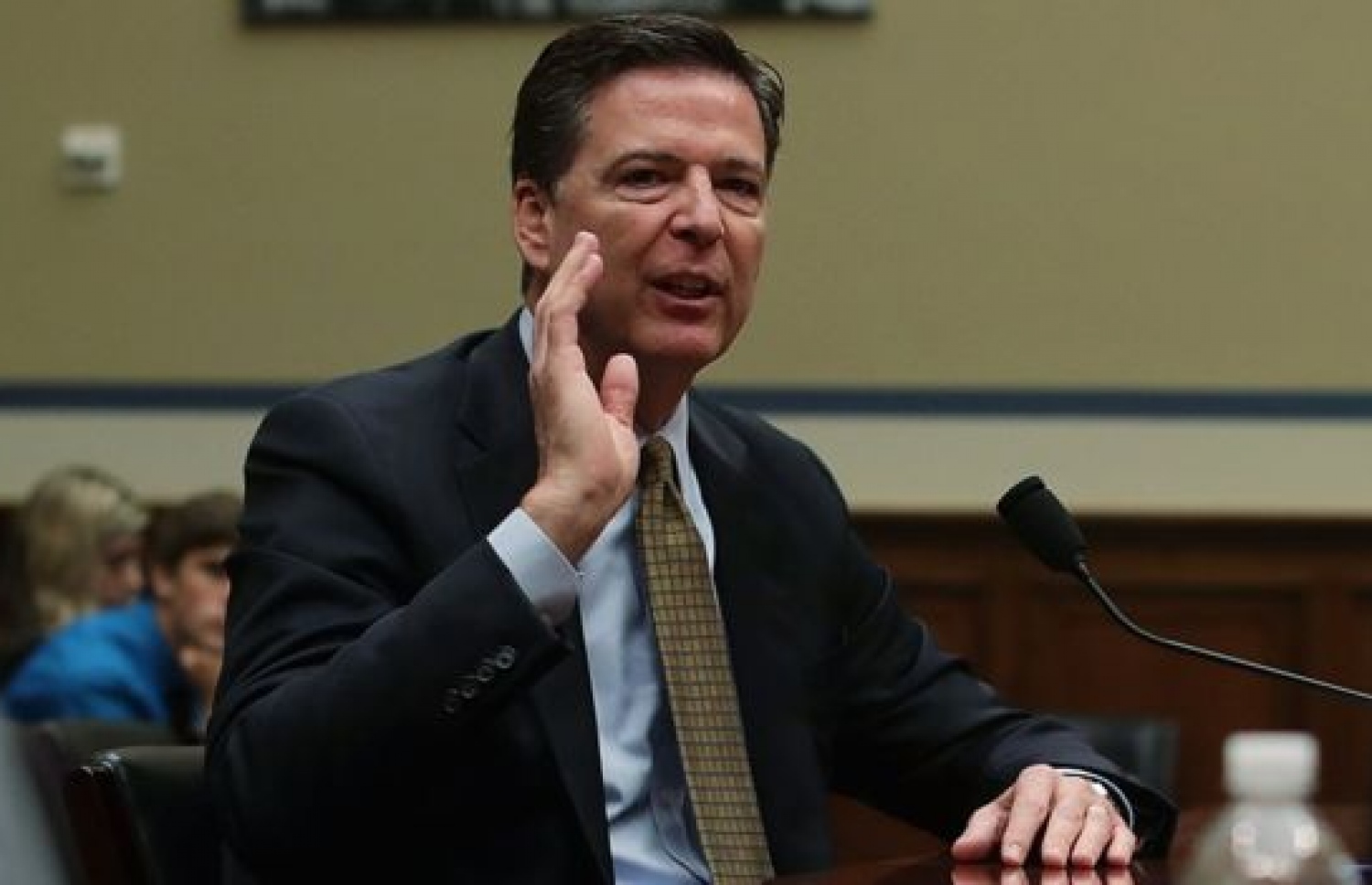 އެފްބީއައިގެ ޑިރެކްޓާ ޖޭމްސް ކޯމޭ: ހިލަރީގެ މައްސަލައެއް ހުށަހެޅީ އިންތިޚާބަށް ވަރަށް ބޮޑަށް ވަގުތު ކައިރިވެފައި ވަނިކޮށް. --ފޮޓޯ:އޭއެފްޕީ