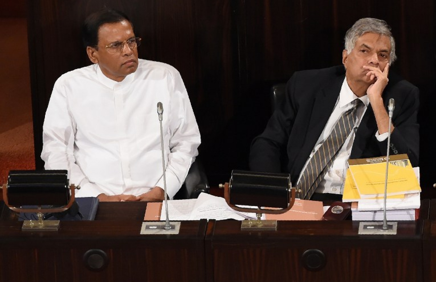 ލަންކާގެ ރައީސް ސިރިސޭނާ އާއި ބޮޑު ވަޒީރު ރަނިލް. --ފޮޓޯ:އޭއެފްޕީ