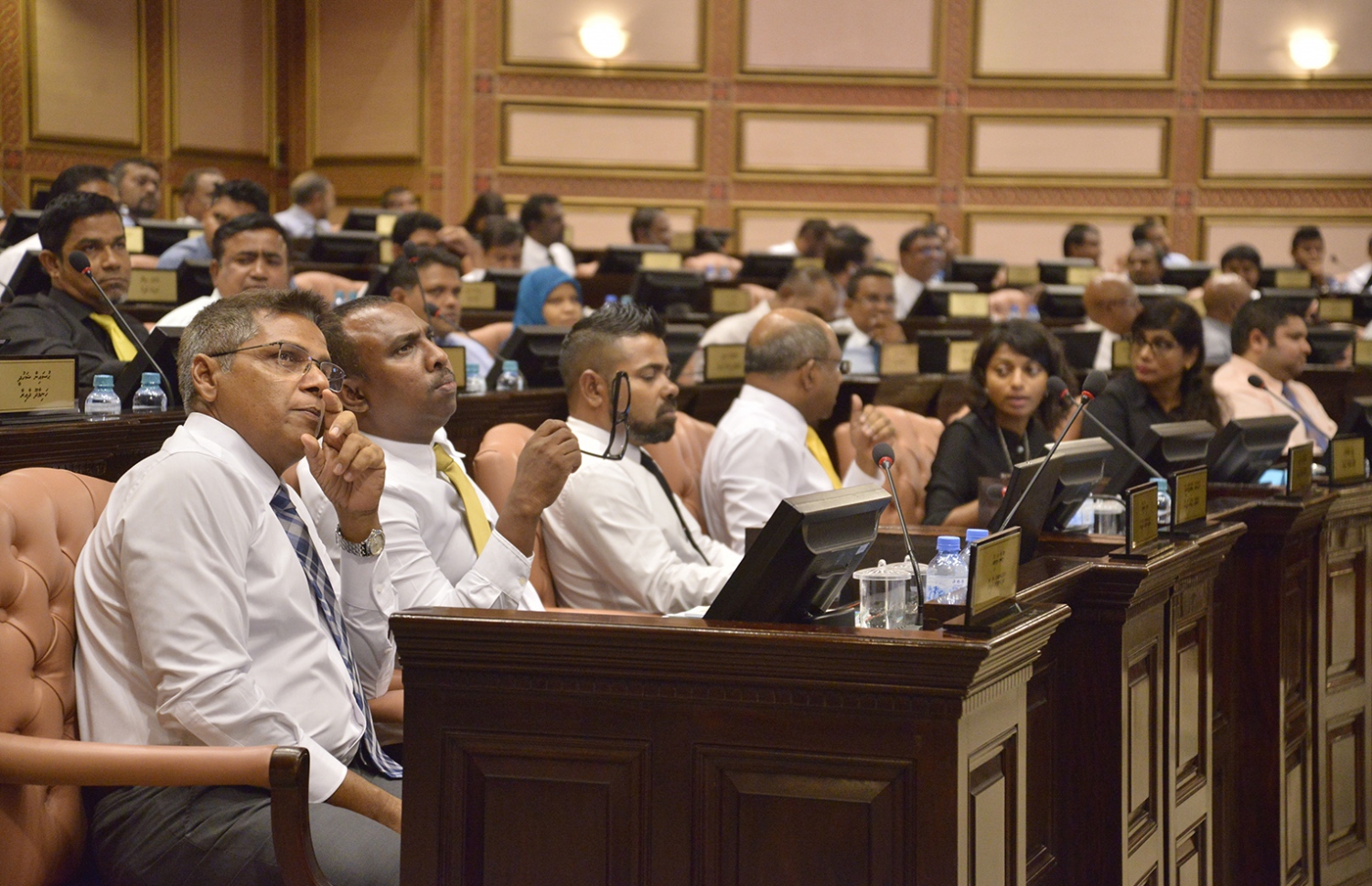 ރައްޔިތުންގެ މަޖިލީހުގެ ޖަލްސާއެއްގައި މެމްބަރުން ބައިވެރިވެވަޑައިގަންނަވަނީ. އިދިކޮޅު މެމްބަރުން ވަނީ ބަޖެޓަށް ވަރަށް ބޮޑަށް ފާޑު ވިދާޅުވެފައި. - ފޮޓޯ: މަޖިލިސް