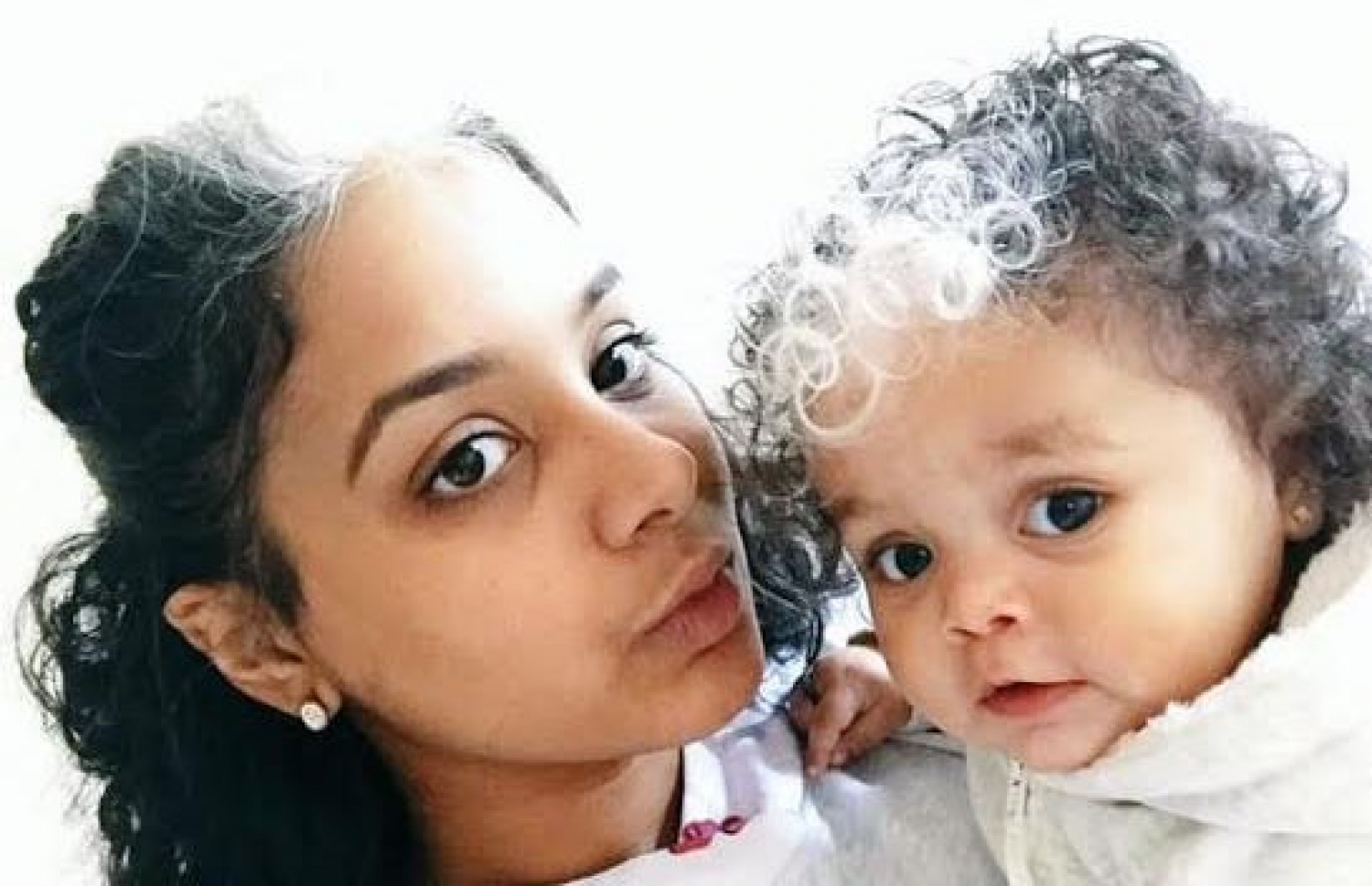 ބްރިއެނާ އާއި އޭނާގެ ދަރިފުޅު