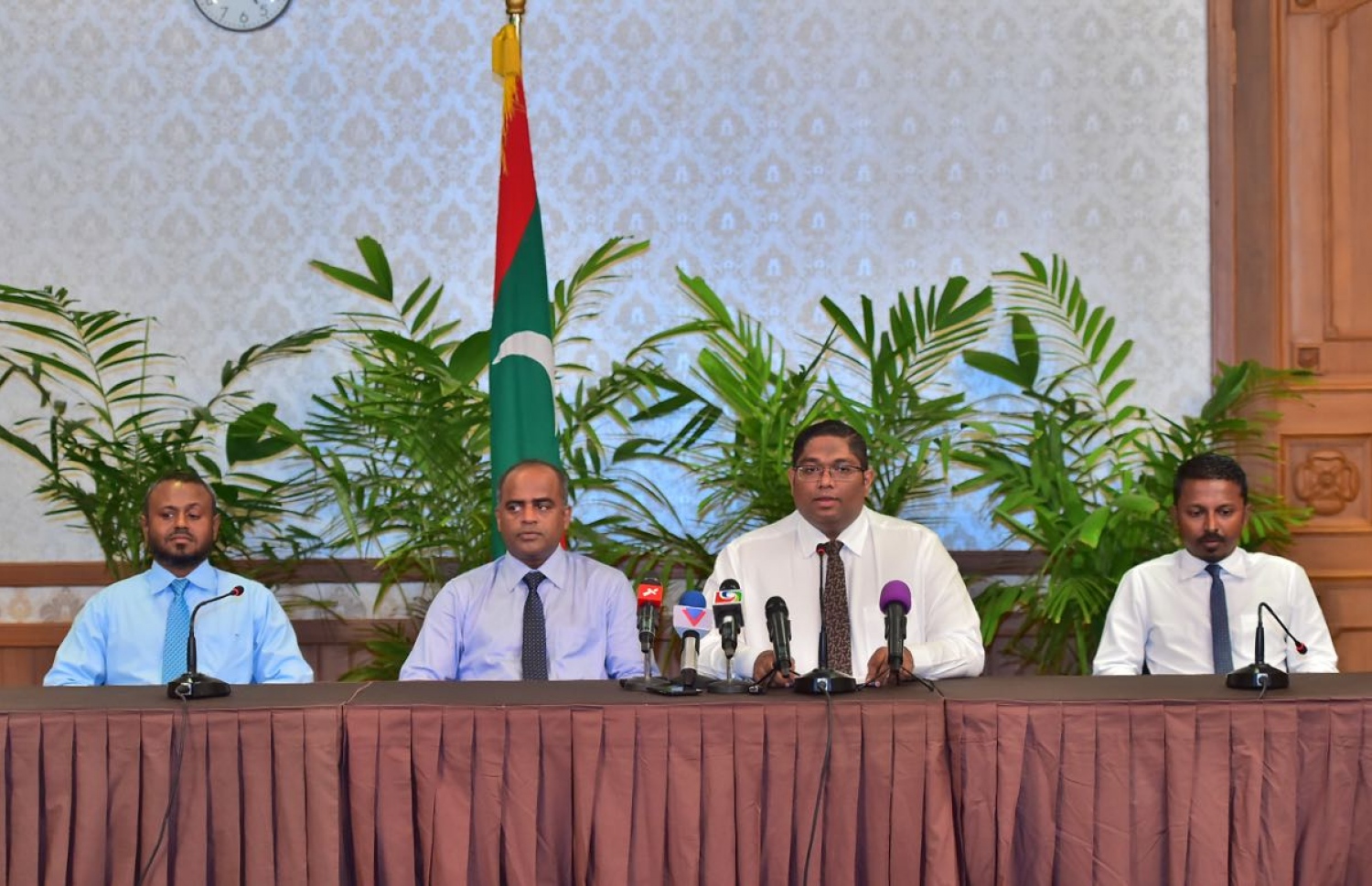 ޖީއެމްއާރަށް ފައިސާ ދެއްކިކަން އިއުލާން ކުރުމަށް ރައީސް އޮފީހުގައި މިއަދު ބޭއްވި ނޫސްވެރިންގެ ބައްދަލުވުން.-- ފޮޓޯ: މުހައްމަދު ޝަރުހާން/ މިހާރު