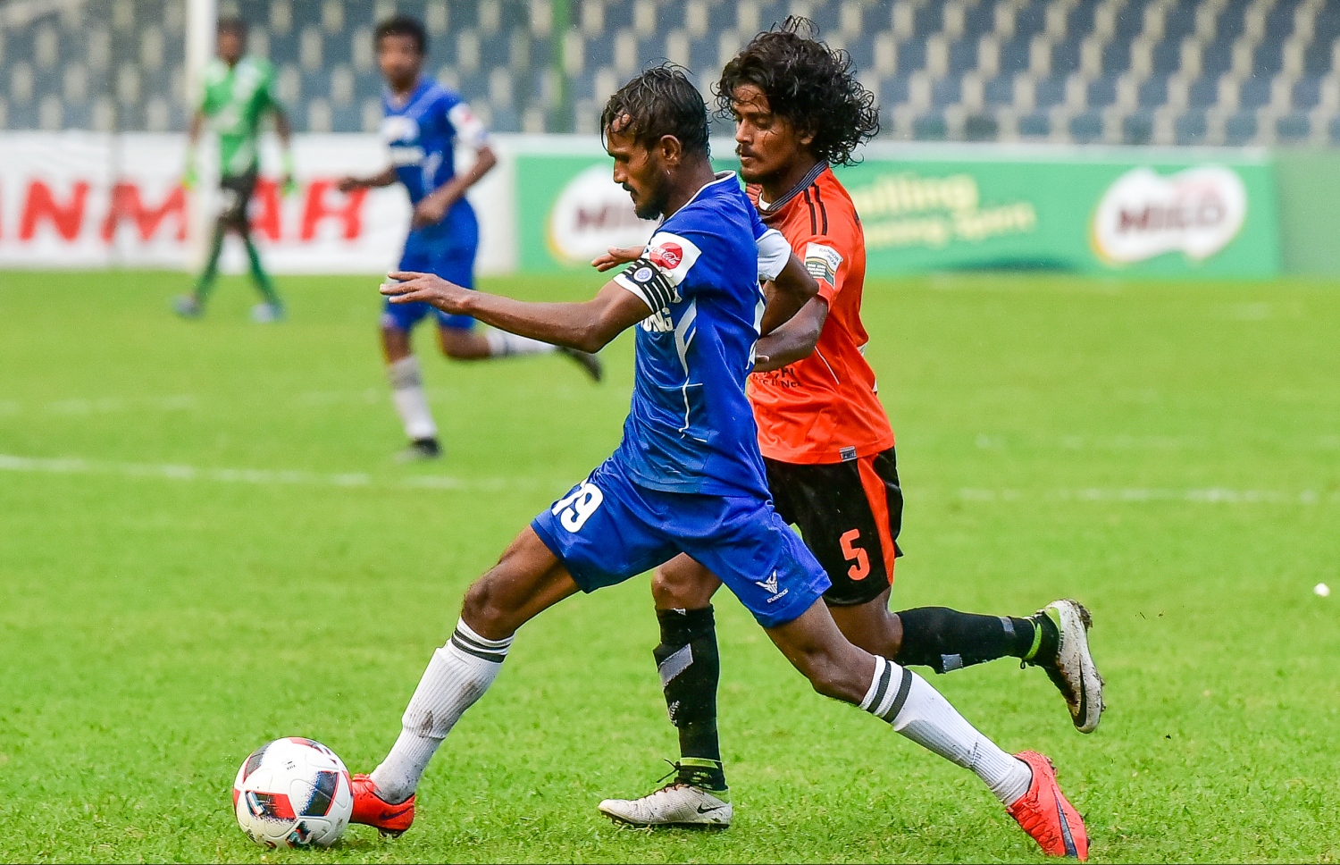 އީގަލްސްގެ މުއްކި އާއި ނިއުގެ ހޮކޭ (ވ) ބޯޅައަށް މަސައްކަތްކުރަނީ. --ފޮޓޯ: ނިޝާން އަލީ/ މިހާރު