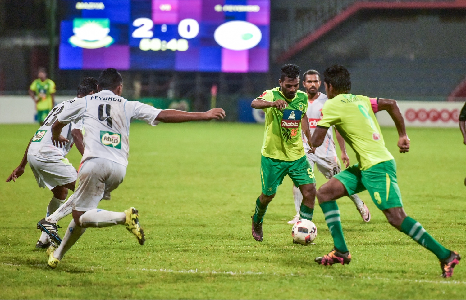 މާޒިޔާގެ ދަގަނޑޭ (މ) ފޭދޫ ދެ ކުޅުންތެރިއަކު ކައިރިން ބޯޅަ ފޮނުވާލަން މަސައްކަތްކުރަނީ.-- ފޮޓޯ: ނިޝާން އަލީ/ މިހާރު