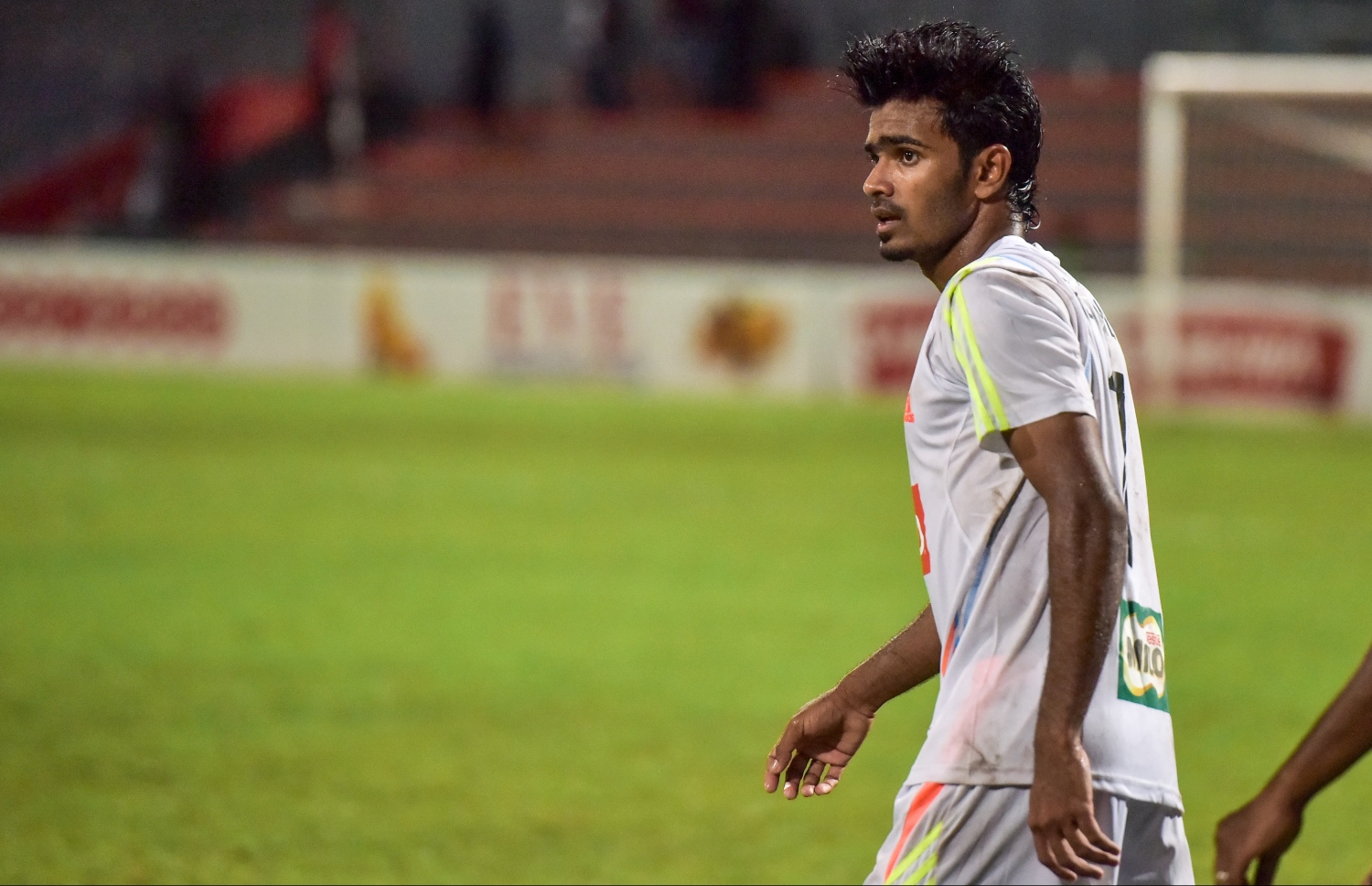 ފޭދޫ ޓީމުގެ ލަނޑު ޖަހައިދިން އިއްބެ: މިރޭގެ މެޗުގައި މޮޅު ކުޅުމެއް ދެއްކި.-- ފޮޓޯ: ނިޝާން އަލީ/ މިހާރު