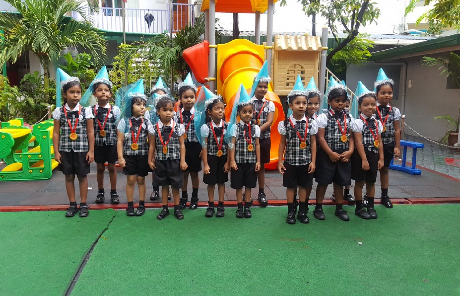 އަހުމަދިއްޔާ އިންޓަނޭޝަނަލް ސްކޫލުގެ ޕްރީ ސްކޫލުގެ ދަރިވަރުންތަކެއް މިއަދު ފޮޓޯއަކަށް ހުއްޓިިލައިގެން.-- ފޮޓޯ: އާސިމާ ނިޒާރު/ މިހާރު