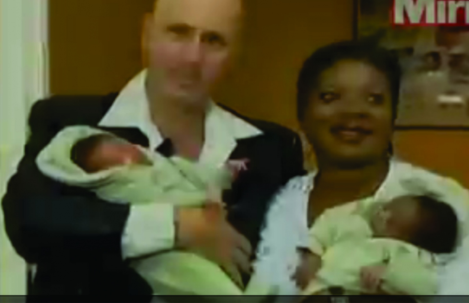 ލޫސީ އާއި މާރިއާ އެންމެ ތުއްތުއިރު އެކުދިންގެ މަންމަ އާއި ބައްޕަ އާއެކު