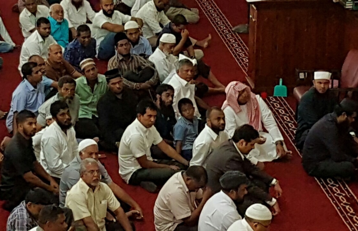 މާލެ - ނޮވެމްބަރު 18، 2016: މަޝްހޫރު ދީނީ އިލްމުވެރިޔާ މުފްތީ އިސްމާއިލް މެންކް އިސްލާމީ މަރުކަޒުގައި ހުކުރު ޚުތުބާ ވިދާޅުވަނީ. “އިލްމް ޓޯކް” ގެ ނަމުގައި ހިންގާ ޕްރޮގްރާމަކަށް ވަޑައިގެން އުޅުއްވާ މެންކް ދީނީ އެކި މައުލޫތަކަށް އާންމުނަށް މައުލޫމާތު ދެއްވުމަށް ހަމަޖެހިފައިވޭ. — ފޮޓޯ: މުހައްމަދު ޝަރުހާން/މިހާރު