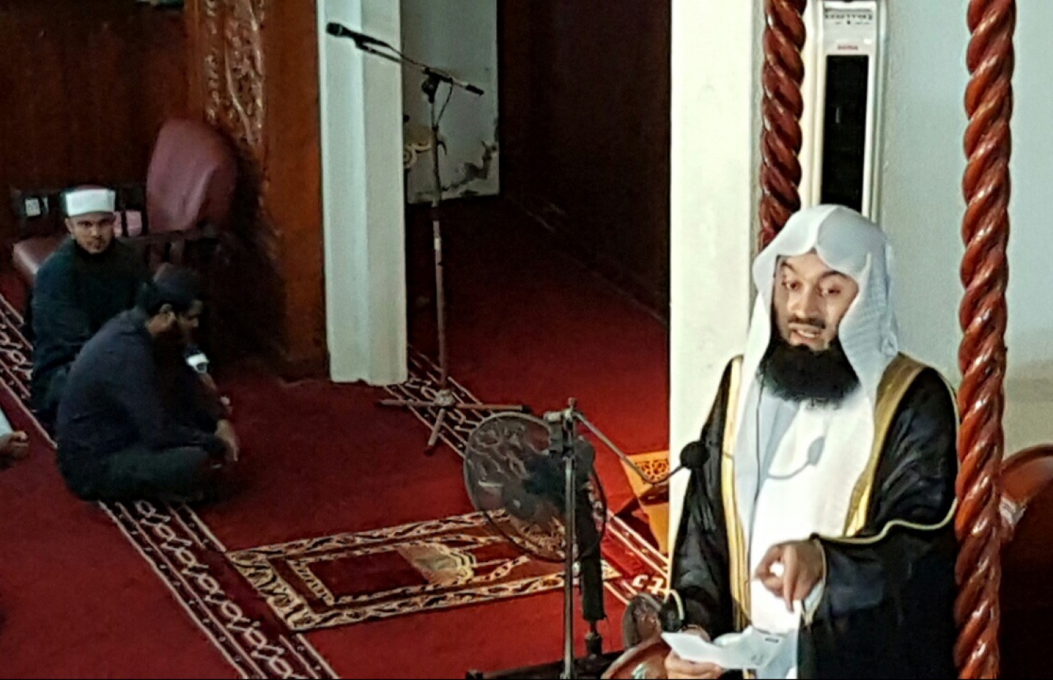 މުފްތީ މެންކު އިސްލާމީ މަރުކަޒުގައި އިމާމުވެ ހުކުރު ކުރެއްވުން