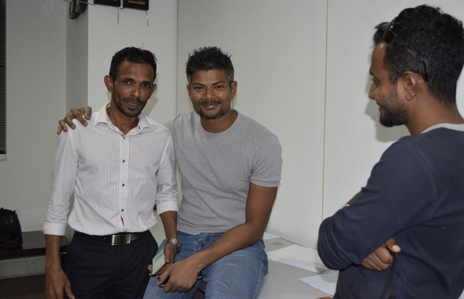 މުހައްމާ އެކްޓަރު އަލީ ސީޒަނާ އެކު.