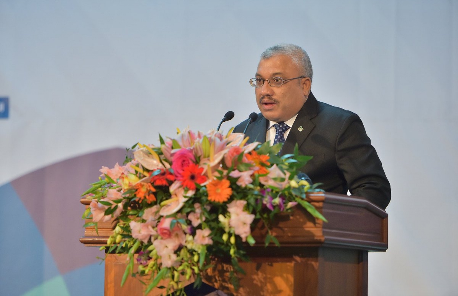 އިސްލާމިކް ޔުނިިވާސިޓީން ބާއްވާ ކޮންފަރެންސް ފެށުމުގެ ރަސްމިއްޔާތުގައި ނައިބު ރައީސް ޖިހާދު ވާހަކަދައްކަވަނީ-- ފޮޓޯ: މުހައްމަދު ޝަރުހާން/ މިހާރު