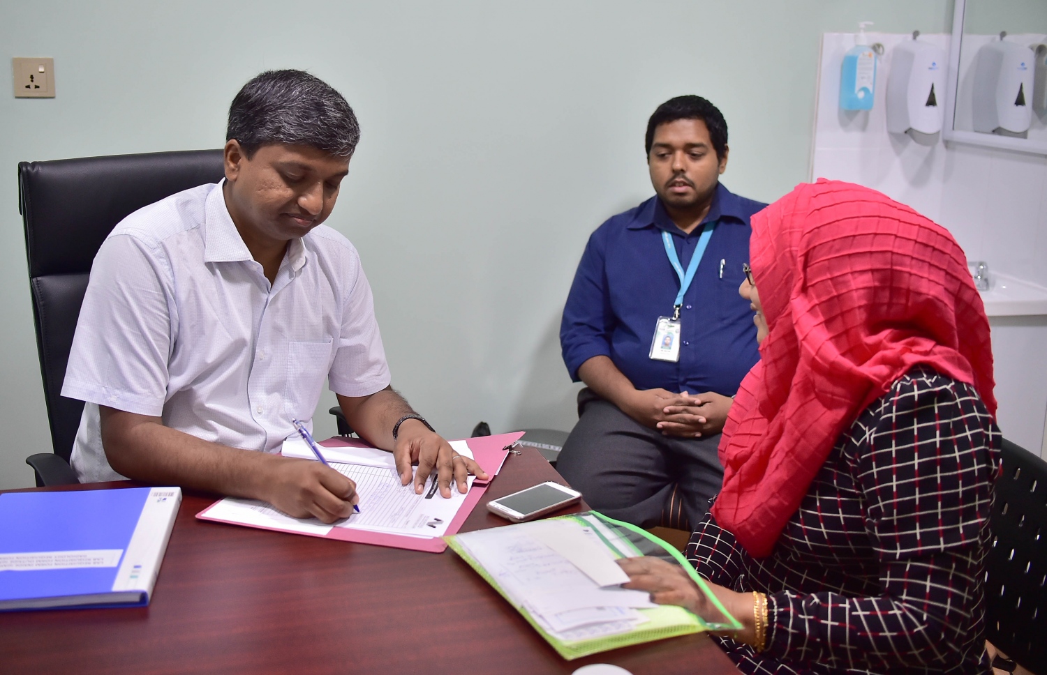 އައިޖީއެމްއެޗުގައި އަލަށް ހުޅުވި ސެންޓަރުގައި މިއަދު މަސައްކަތް ކުރަނީ: ދަރިމައިވުމާއި ކިޑްނީގެ ބަލިތަކާއި ކުޑަކަމުދާ ނިޒާމުގެ ބަލިތަކަށް މި ސެންޓަރުން ފަރުވާ ދޭ.--- ފޮޓޯ: މުހައްމަދު ޝަރުހާން/ މިހާރު