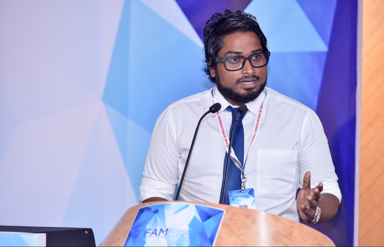 މާލެ: ނޮވެމްބަރު 20، 2016- އެފްއޭއެމްގެ އާ ރައީސަކަށް އިންތިހާބުކުރި ބައްސާމް، އެތަނުގެ އިންތިހާބީ ކޮންގްރެސްގައި ވާހަކަ ދައްކަވަނީ.---ފޮޓޯ: ނިޝާން އަލީ/މިހާރު