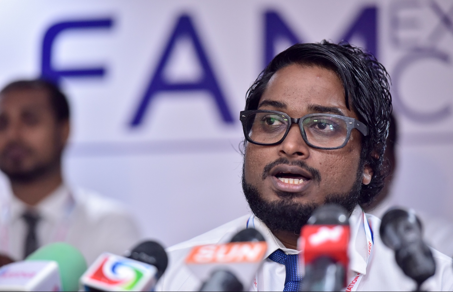 މިއަދު ބޭއްވި ނޫސްވެރިންގެ ބައްދަލުވުމުގެ ތެރެއިން ބައްސާމް ވާހަކަ ދައްކަވަނީ.-- ފޮޓޯ: ނިޝާން އަލީ/ މިހާރު