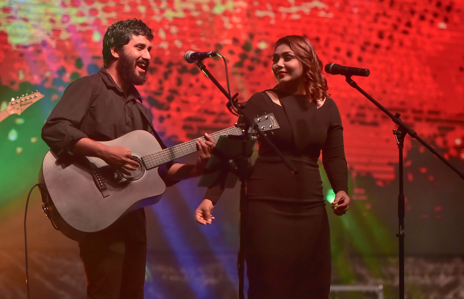 ޓްރެވަލް އެވޯޑަށް ހާއްސަކޮށް ހަދާފައިވާ ލަވަ، ޝަމްއޫނާއި ރިޒޫ މިރޭ ހުށަހަޅައިދެނީ.-- ފޮޓޯ: މުހައްމަދު ޝަރުހާން/ މިހާރު