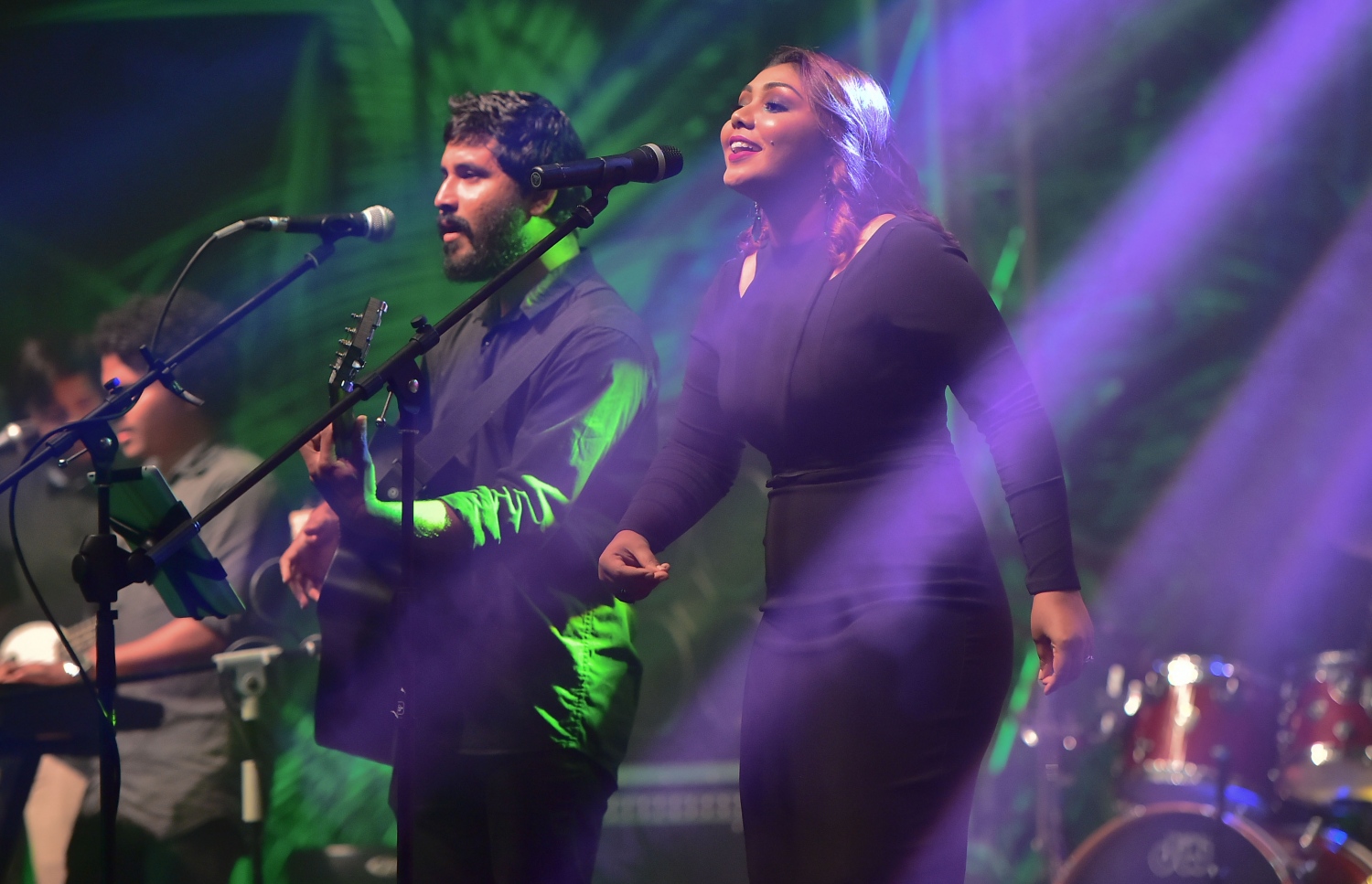 އޮޅުވެލި ރިސޯޓު: ނޮވެމްބަރު 20، 2016- ރާއްޖޭގެ ޓޫރިޒަމްގެ ސިނާއަތުގައި ދޭ އެންމެ ބޮޑު އަދި އެންމެ ޝަރަފްވެރި އެވޯޑް ކަމަށްވާ މޯލްޑިވްސް ޓްރެވަލް އެވޯޑްސް ހަފްލާގައި ލަވައެއް ހުށަހަޅަނީ: ‎މަޓާޓޯ ޓްރެވަލް އެވޯޑަކީ ރާއްޖޭގެ ޓޫރިޒަމް ދާއިރާ ތަރައްގީކޮށް ކުރިއަރުވަން މަސައްކަތް ކުރާ އަދި ރާއްޖެ އާއި ރާއްޖޭން ބޭރުން އެ ދާއިރާ އިން ހޮވޭ ފަރާތްތަކަށް ދޭ އެވޯޑެއް. މިއީ މި އެވޯޑް ދޭ ފަސްވަނަ އަހަރު.---ފޮޓޯ: މުހައްމަދު ޝަރުހާން/މިހާރު