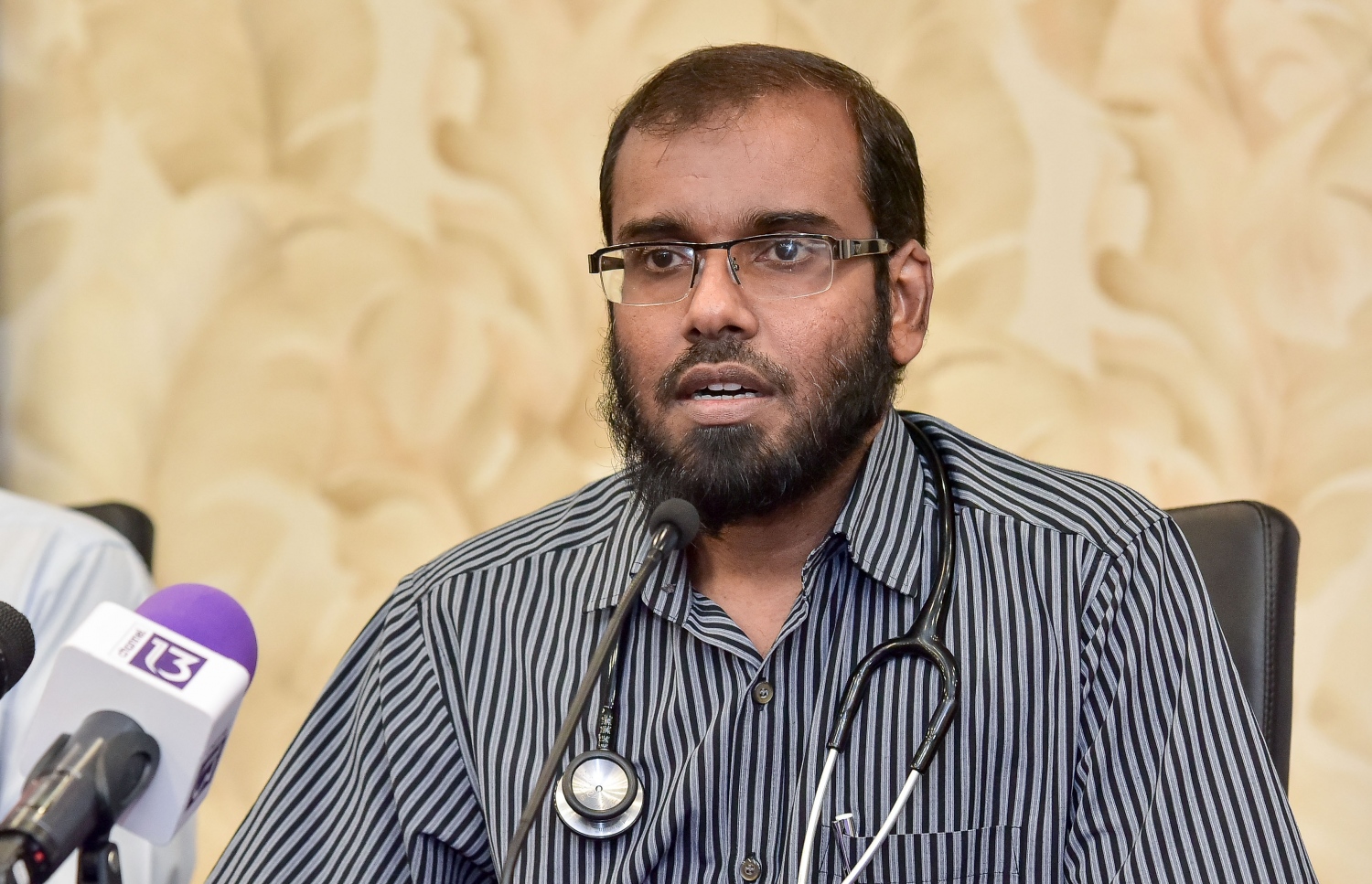 ޑރ. ޝިހާމް ނިއުސް ކޮންފަރެންސެއްގައި ވާހަކަ ދައްކަވަނީ-- ފައިލް ފޮޓޯ: ނިޝާން އަލީ/ މިހާރު