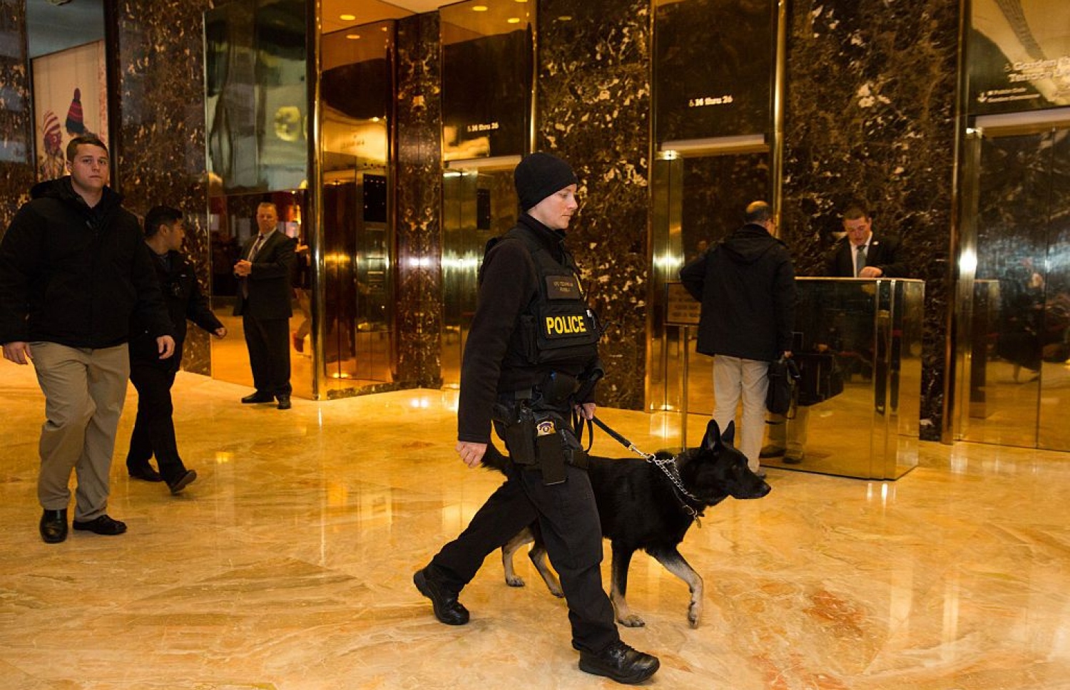 ޓްރަމްޕް ޓަވަރުގައި ނިއު ޔޯކް ފުލުހުން ސަލާމަތީ ކަންކަން ބަލަހައްޓަނީ.