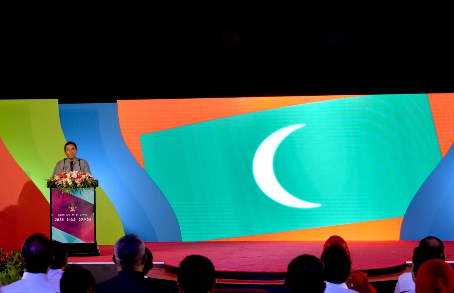 މާލެ: ނޮވެމްބަރު 23، 2016- މި އަހަރުގެ ޒުވާނުންގެ ދުވަހުގެ މުނާސަބަތުގައި ބޭއްވި ރަސްމީ ޖަލްސާގައި ރައީސް އަބްދުﷲ ޔާމީން ވާހަކަފުޅު ދައްކަވަނީ.---ފޮޓޯ: ރައީސް އޮފީސް