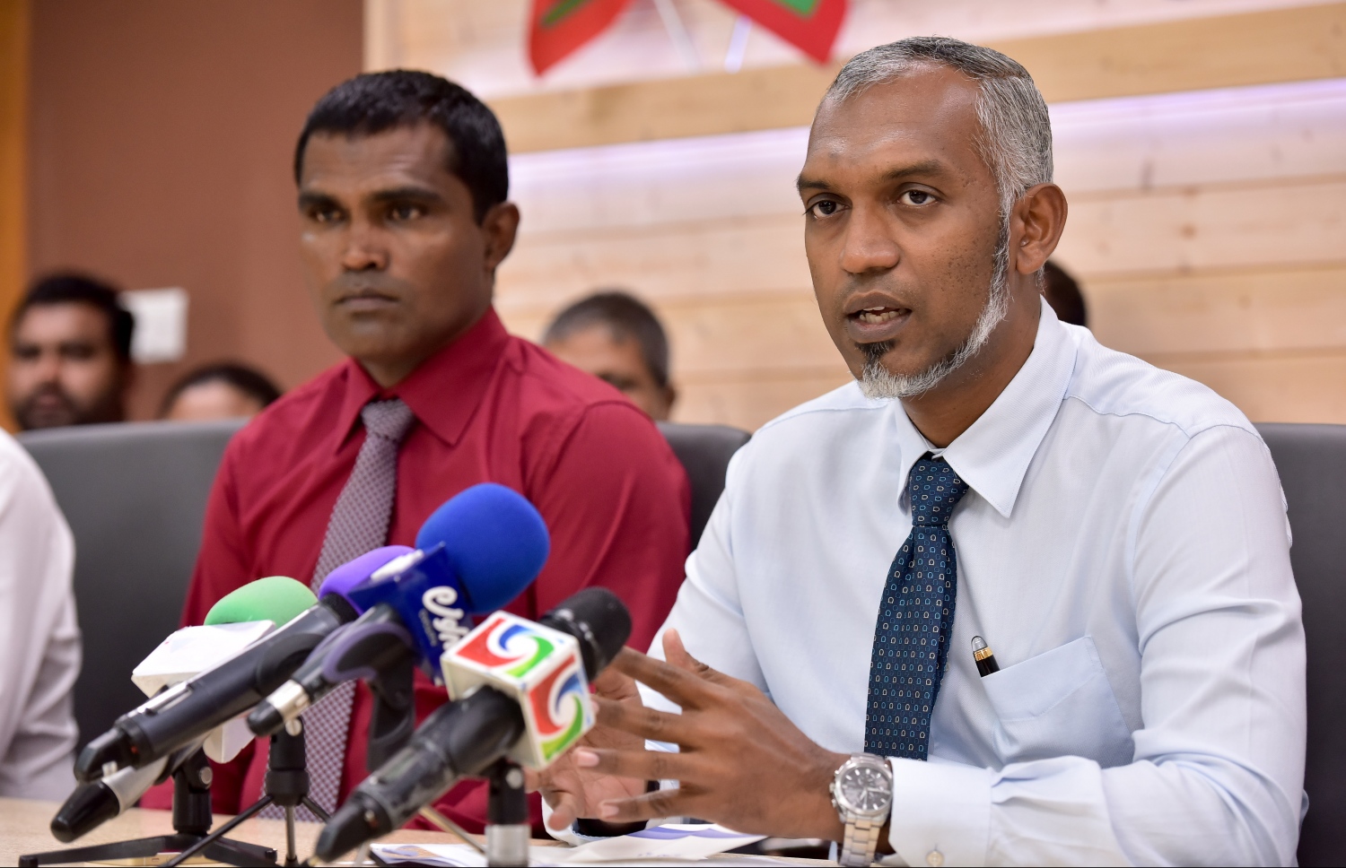 ހައުސިން މިނިސްޓްރީގައި ބޭއްވި ޕްރެސް ކޮންފަރެންސްގައި މިނިސްޓަރު ވާހަކަ ދައްކަވަނީ. --ފޮޓޯ: ނިޝާން އަލީ/ މިހާރު